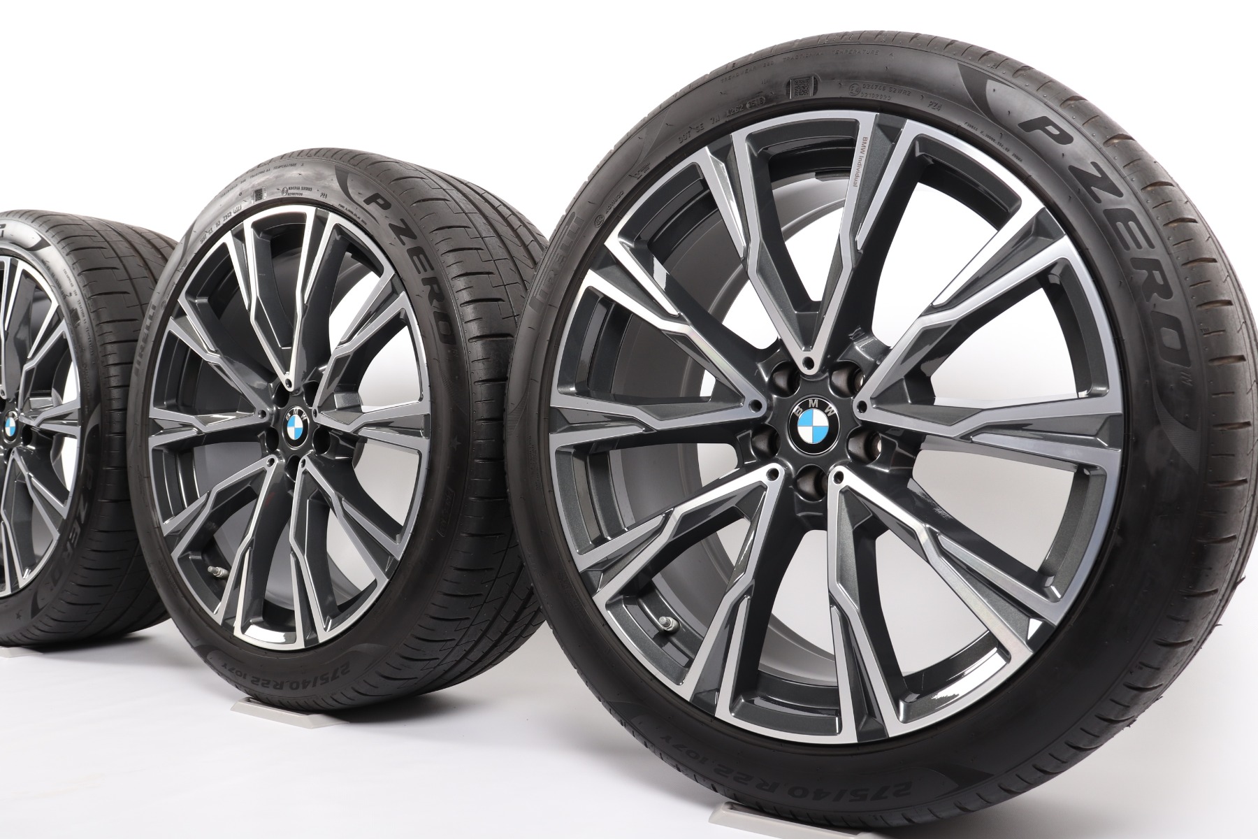 BMW Sommerkompletträder X7 G07 22 Zoll Styling 758 Y-Speiche Pirelli P Zero
