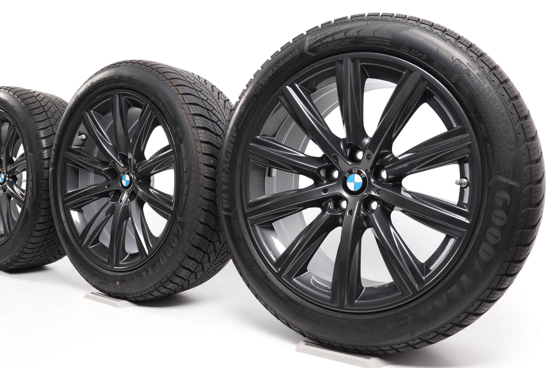 BMW Winterkompletträder 5er G30 G31 18 Zoll Styling 684 V-Speiche Goodyear UltraGrip 8 Performance