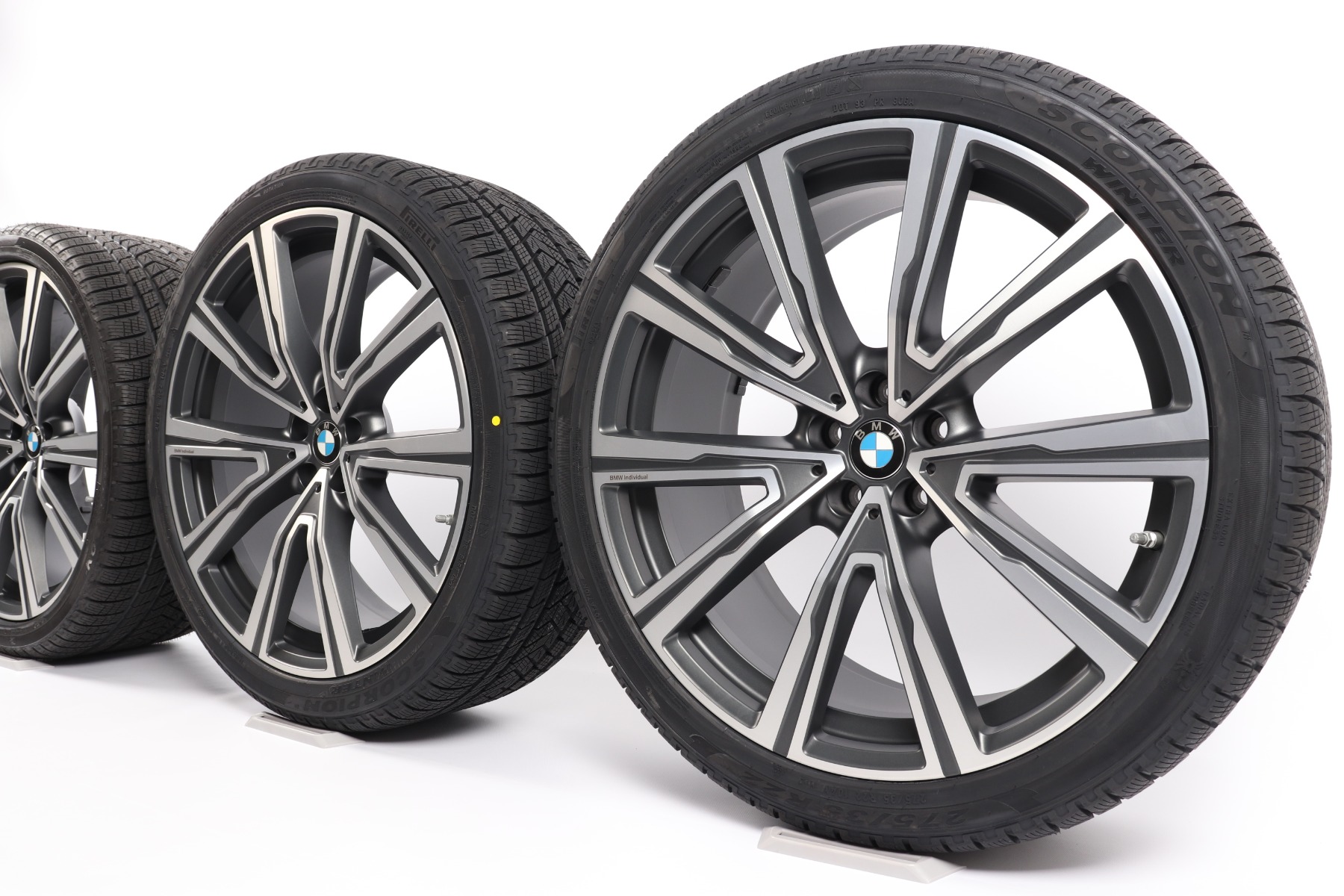 BMW Winterkompletträder X5 G05 X6 G06 22 Zoll Styling 746i V-Speiche Goodyear Ultragrip Performance 3
