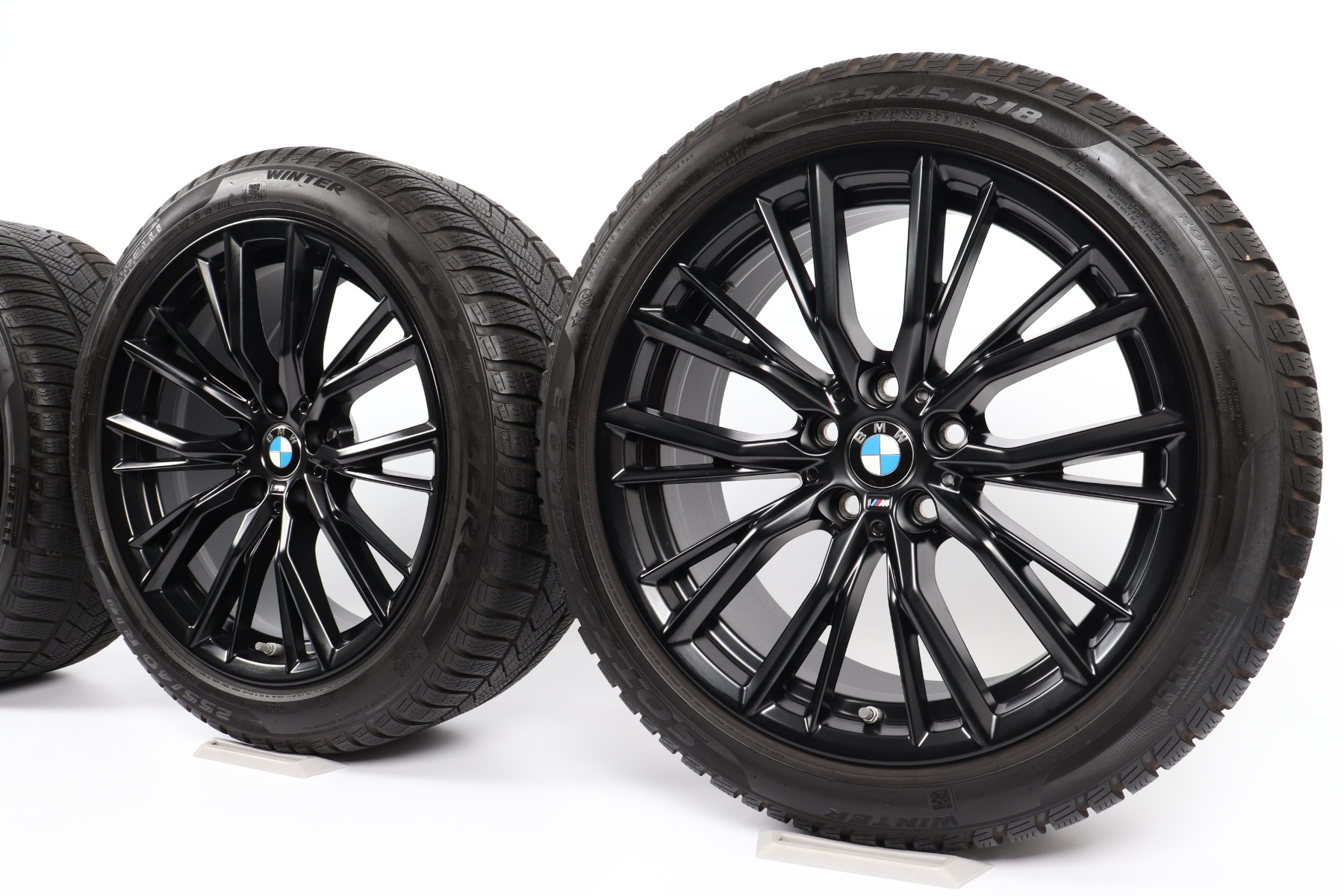 BMW Winterkompletträder 3er G20 G21 2er G42 4er G22 G23 18 Zoll Styling 796 M Doppelspeiche Pirelli Winter Sottozero 3