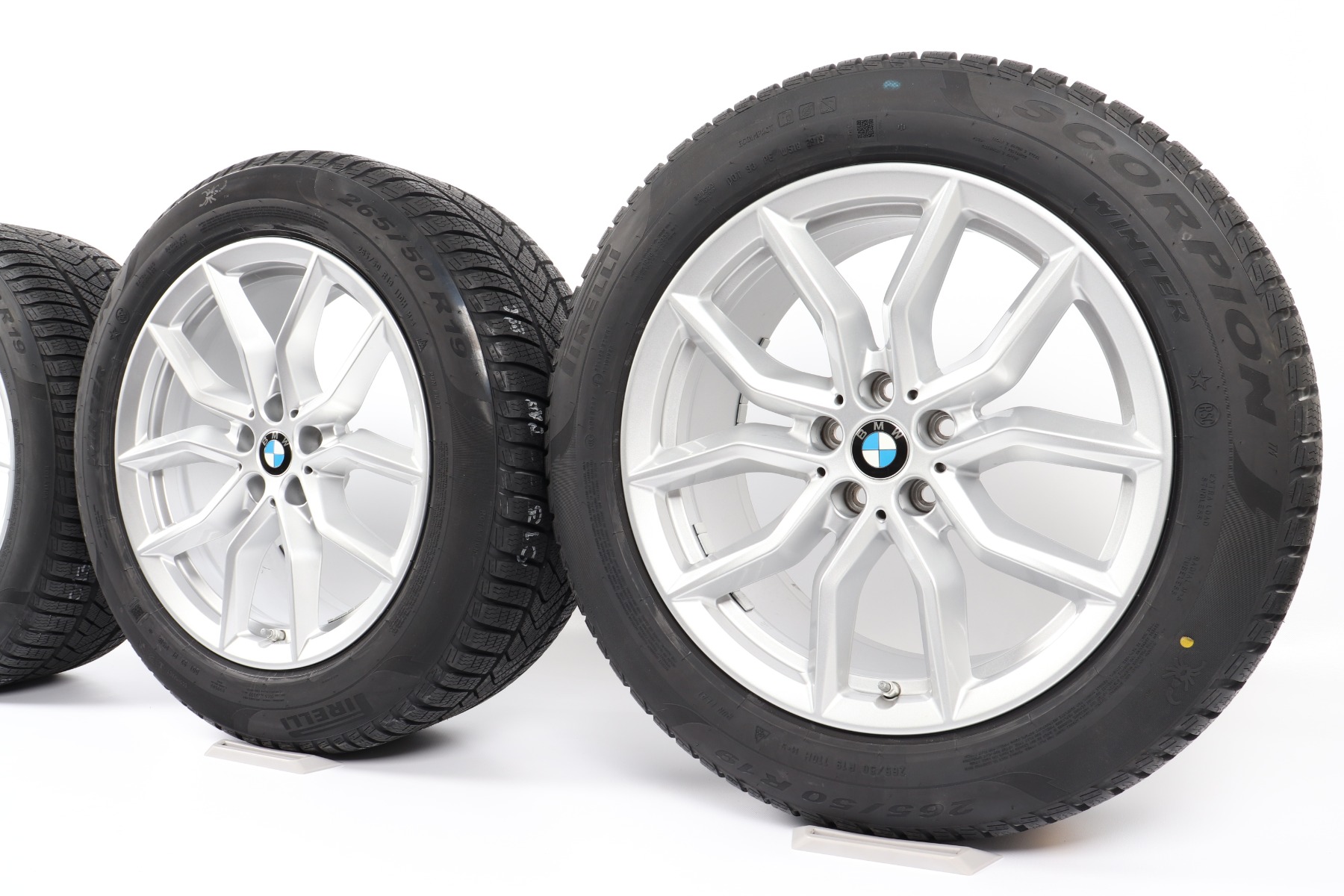 BMW Winterkompletträder X5 G05 X6 G06 19 Zoll Styling 734 V-Speiche Pirelli Scorpion Winter