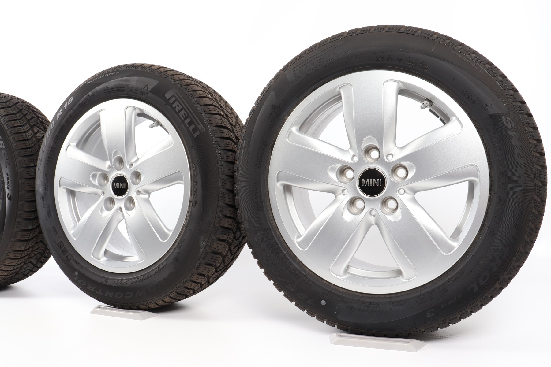 MINI Winterkompletträder F54 Clubman 16 Zoll Styling Revolite Spoke 517 Pirelli Snowcontrol Serie 3 Winter 210