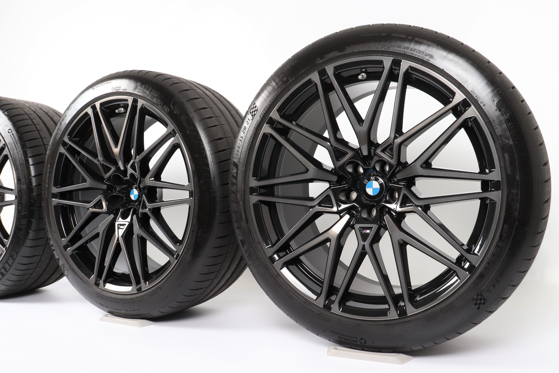 BMW Winterkompletträder X5M F95 X6M F96 21 Zoll 22 Zoll Styling 818 M Sternspeiche Goodyear Ultragrip Performance 3