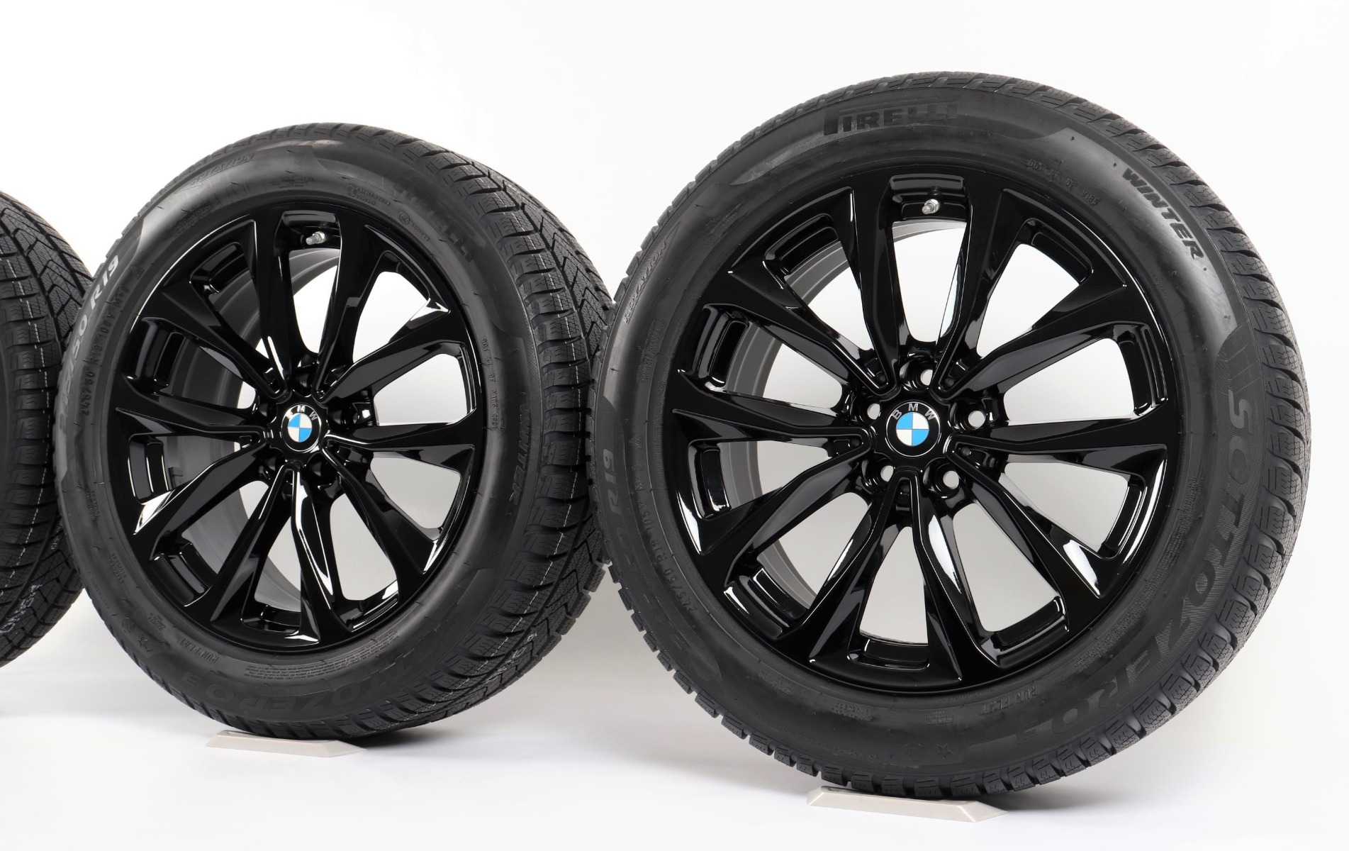 BMW Winterkompletträder X3 G01 X4 G02 19 Zoll Styling 692 V-Speiche Goodyear Ultragrip Performance 3