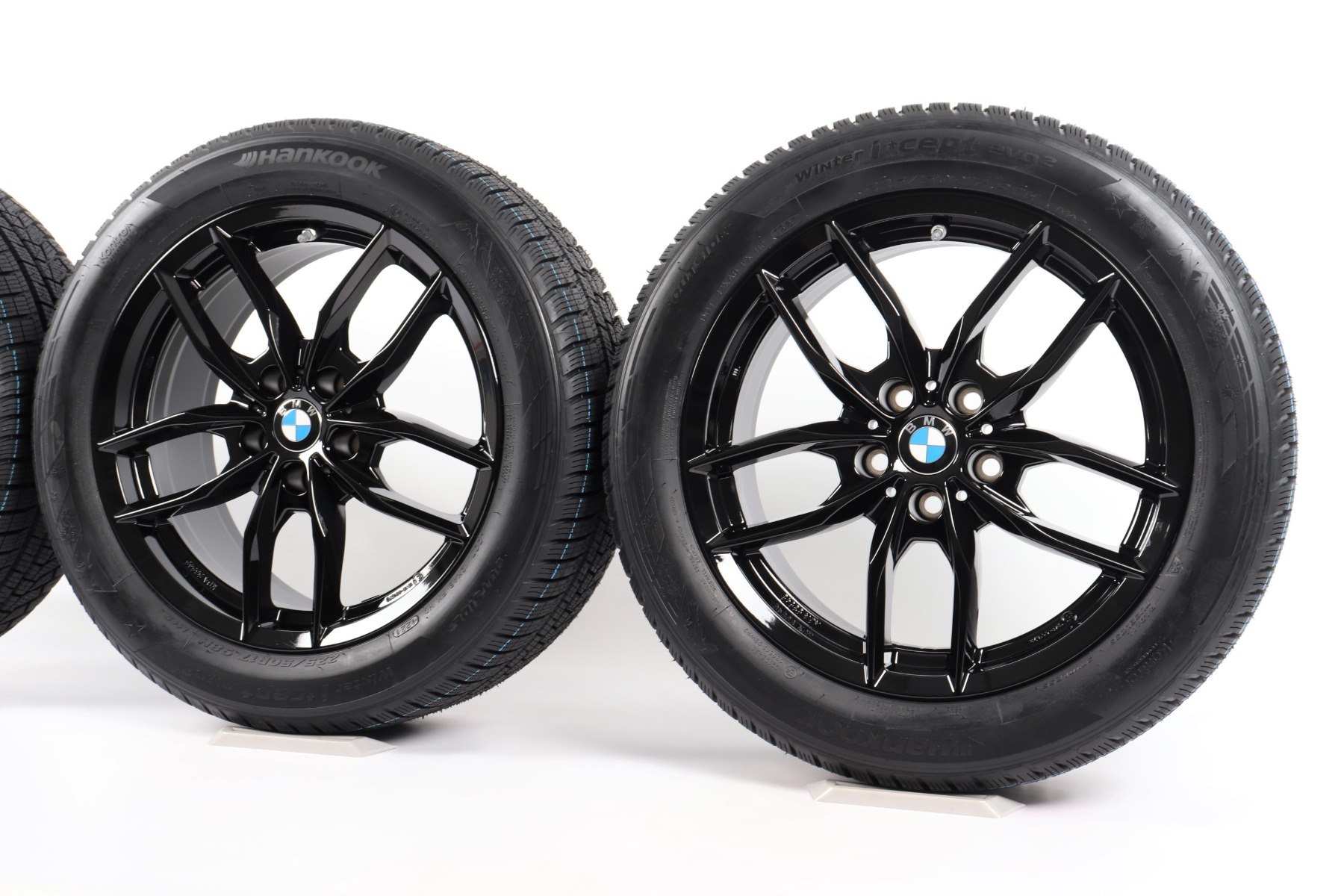 AUTEC Winterkompletträder für BMW 2er U06 17 Zoll Styling Bavaris Doppelspeiche Pirelli Winter Sottozero 3 * FSL M+S