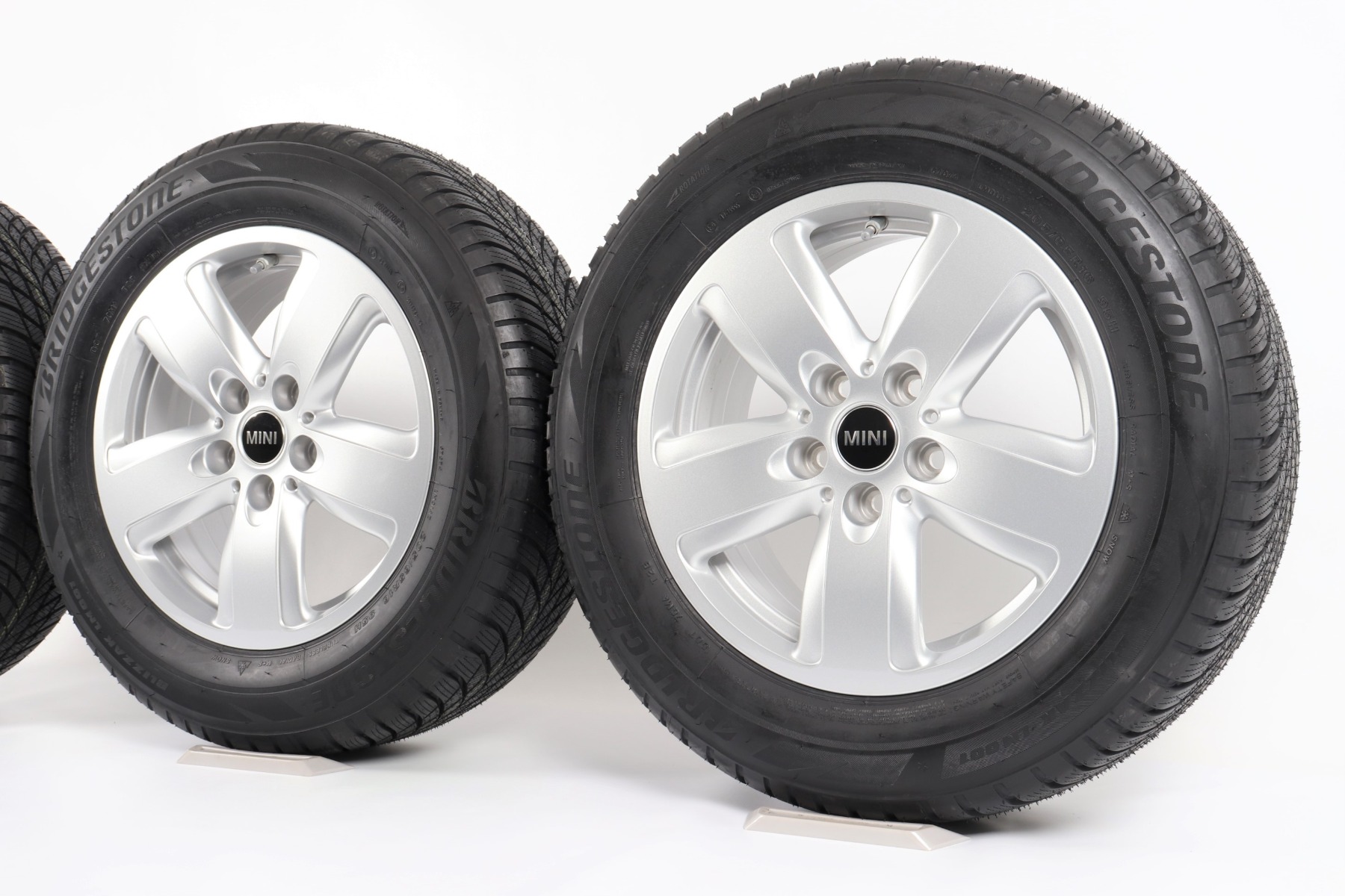 MINI Winterkompletträder F60 Countryman 16 Zoll Styling Revolite Spoke 517 Bridgestone Blizzak LM001