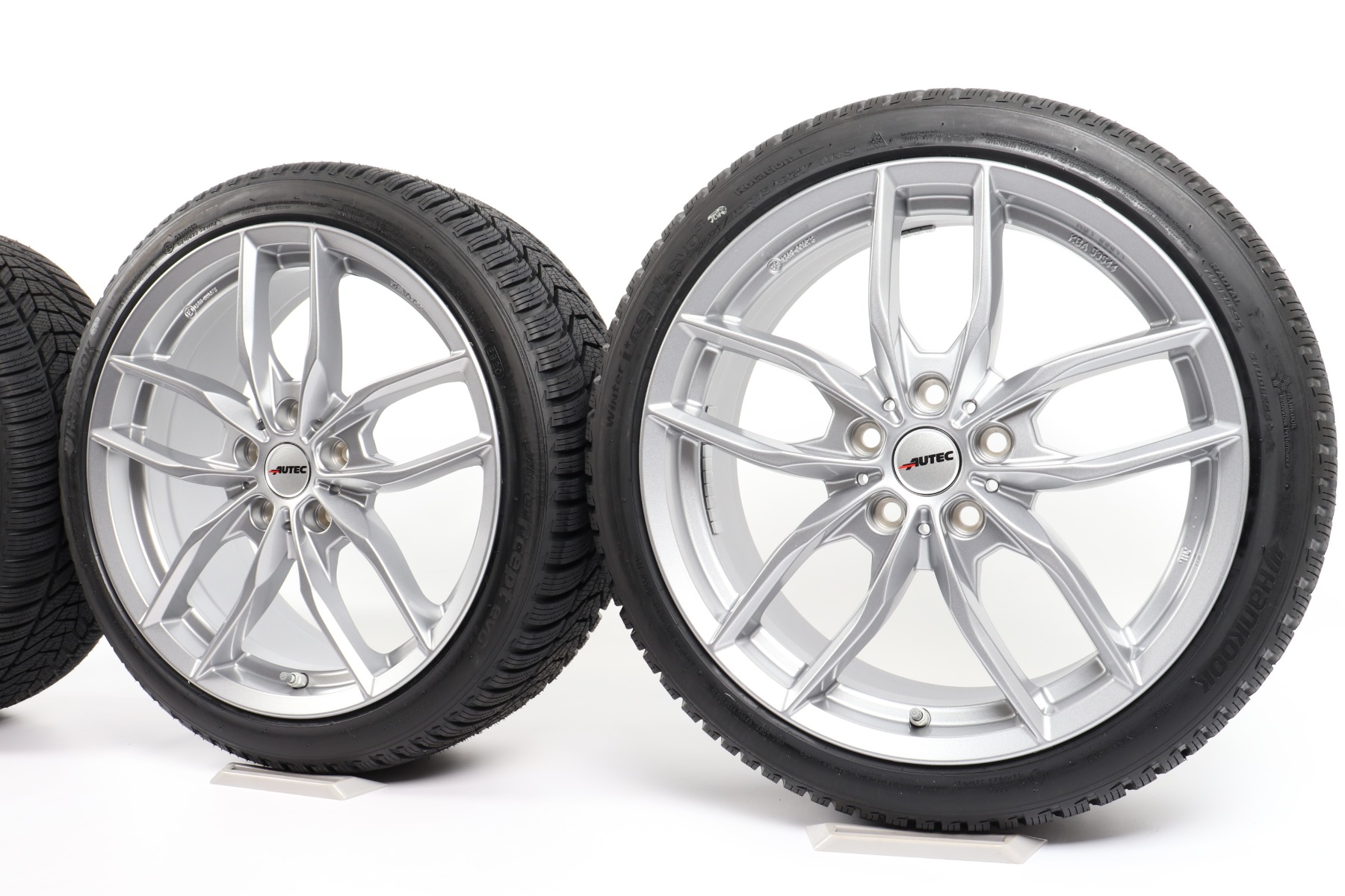 AUTEC Winterkompletträder für BMW 1er F70 18 Zoll Styling Bavaris Doppelspeiche Hankook Winter i*cept evo3 W330 XL FSL M+S 3PMSF