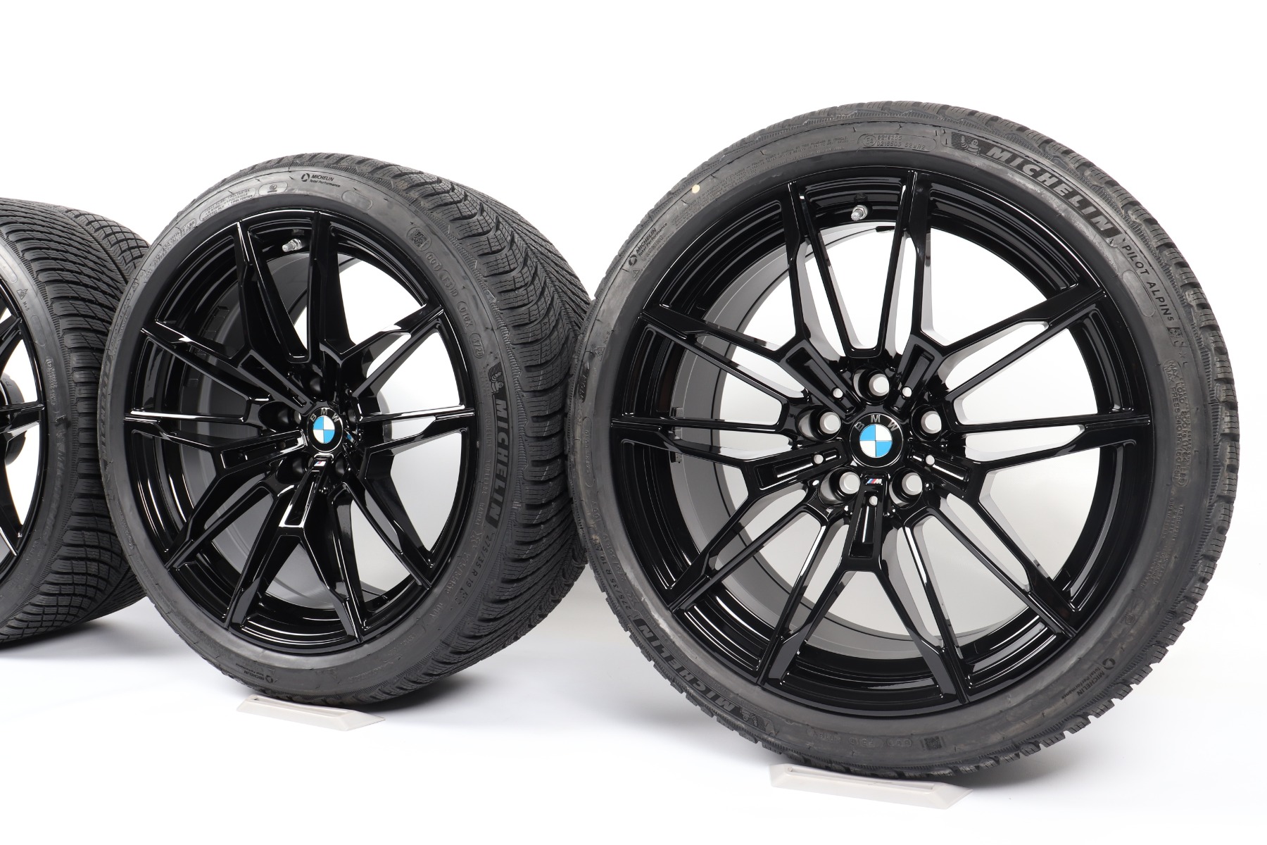 BMW Winterkompletträder M2 G87 M3 G80 G81 M4 G82 G83 19 Zoll 20 Zoll Styling 825 M Doppelspeiche Goodyear Ultragrip Performance 3