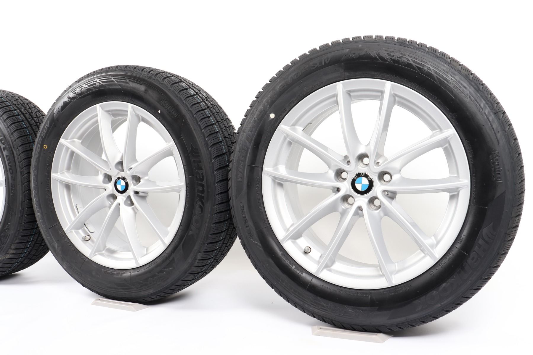 BMW Winterkompletträder X3 G01 X4 G02 18 Zoll Styling 618 V-Speiche Hankook Winter i*cept evo2