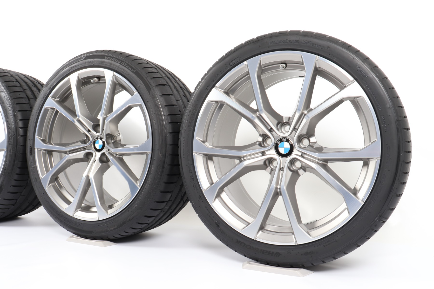 BMW Winterkompletträder Z4 G29 19 Zoll Styling 772 V-Speiche Hankook Winter i*cept evo3