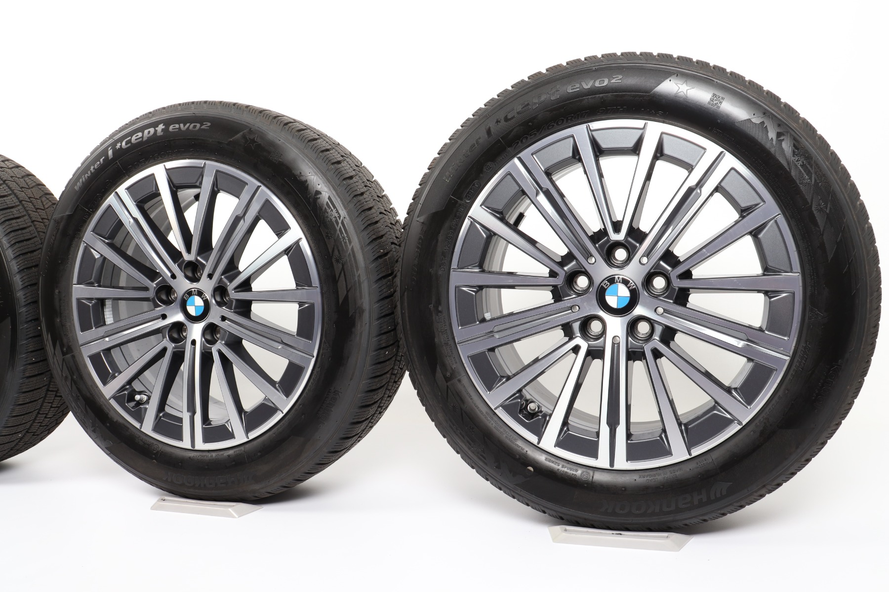 BMW Winterkompletträder 2er U06 17 Zoll Styling 833 V-Speiche Continental WinterContact TS 860 S