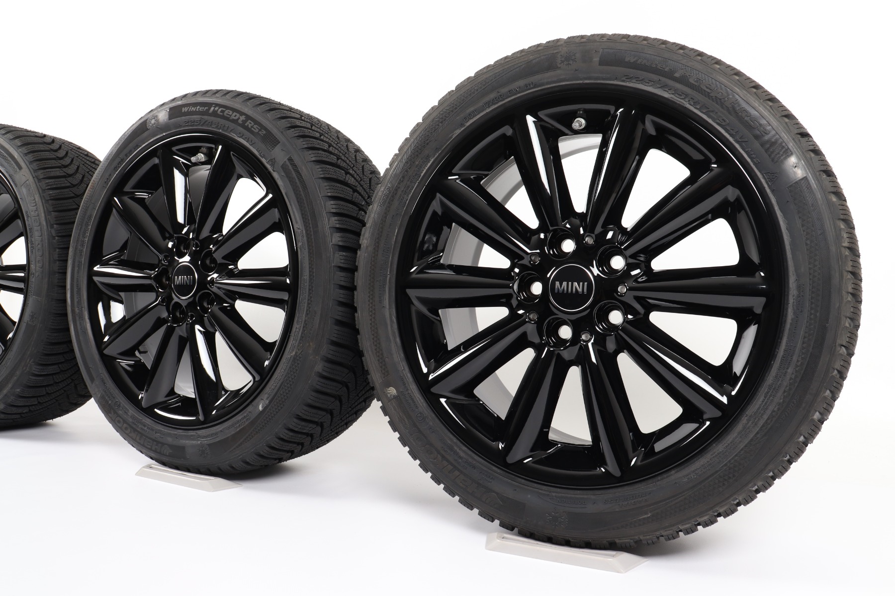 MINI Winterkompletträder F54 Clubman 17 Zoll Styling Vent Spoke 518 Hankook Winter i*cept RS3