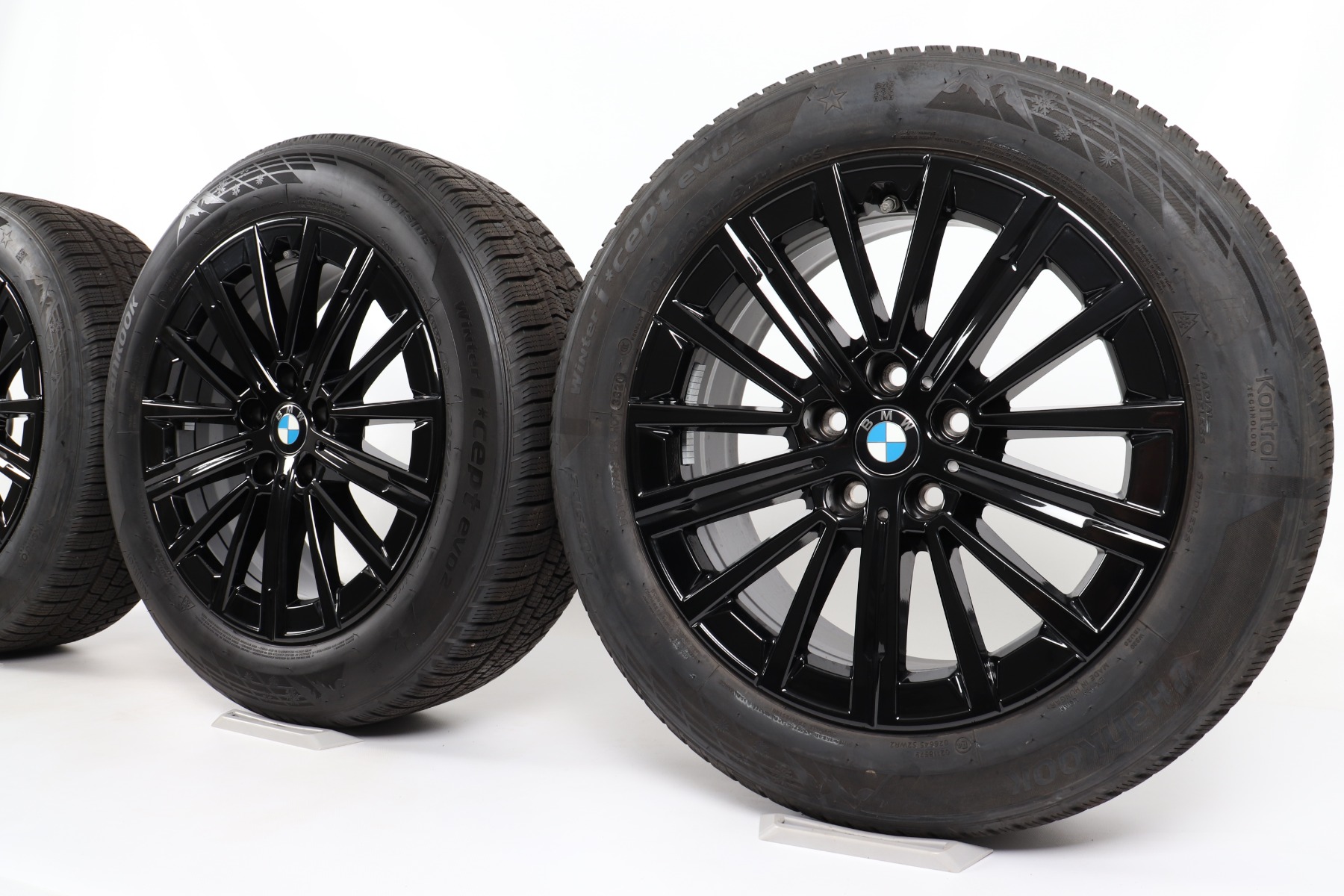 BMW Winterkompletträder 2er U06 17 Zoll Styling 833 V-Speiche Hankook Winter i*cept evo2