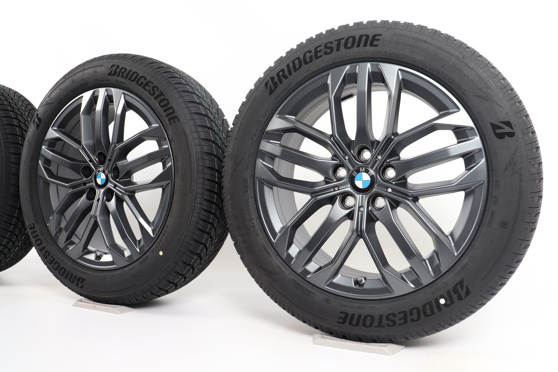 BMW Winterkompletträder X1 U11 iX1 U11 X2 U10 iX2 U10 U25 18 Zoll Styling 879 Doppelspeiche Bridgestone Blizzak LM005