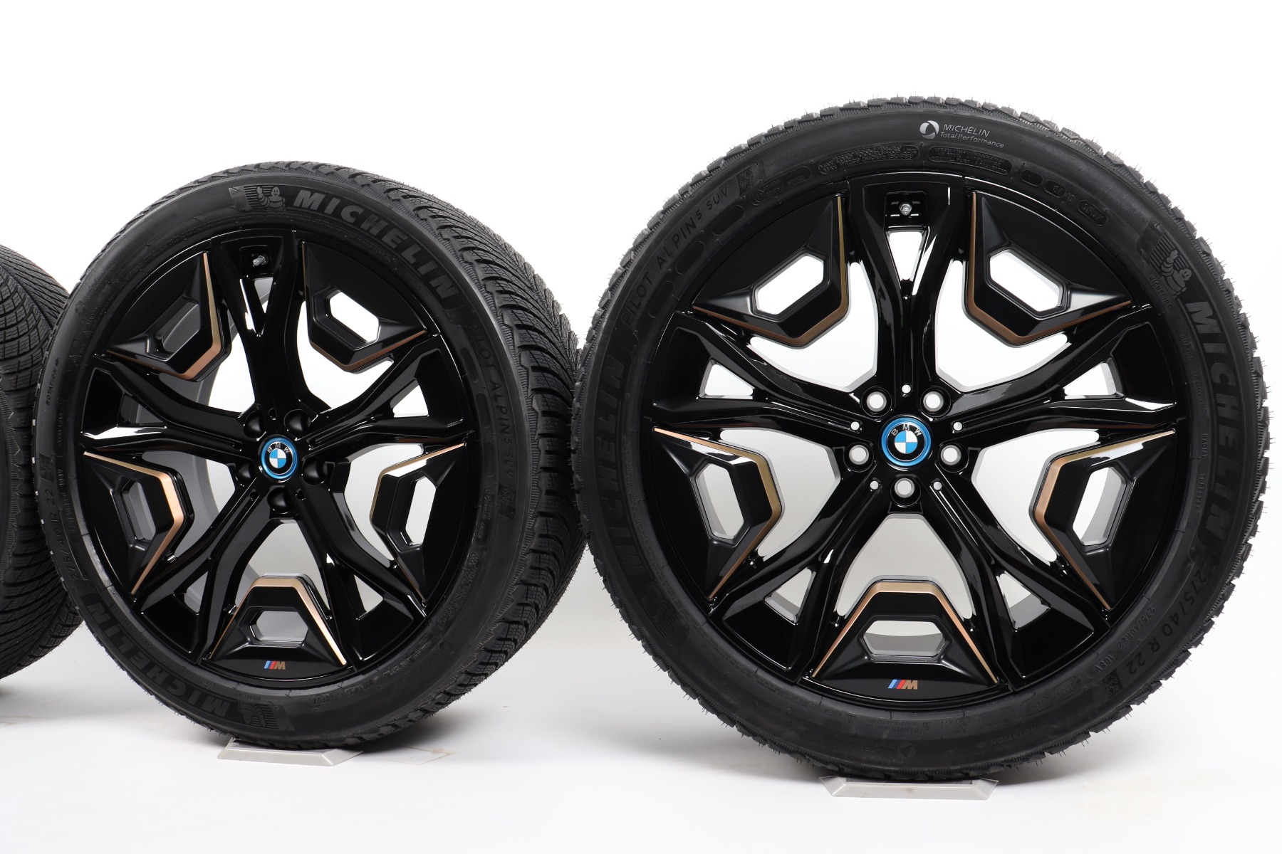 BMW Sommerkompletträder iX i20 22 Zoll Styling 1023 M Aerodynamik Hankook iON evo SUV