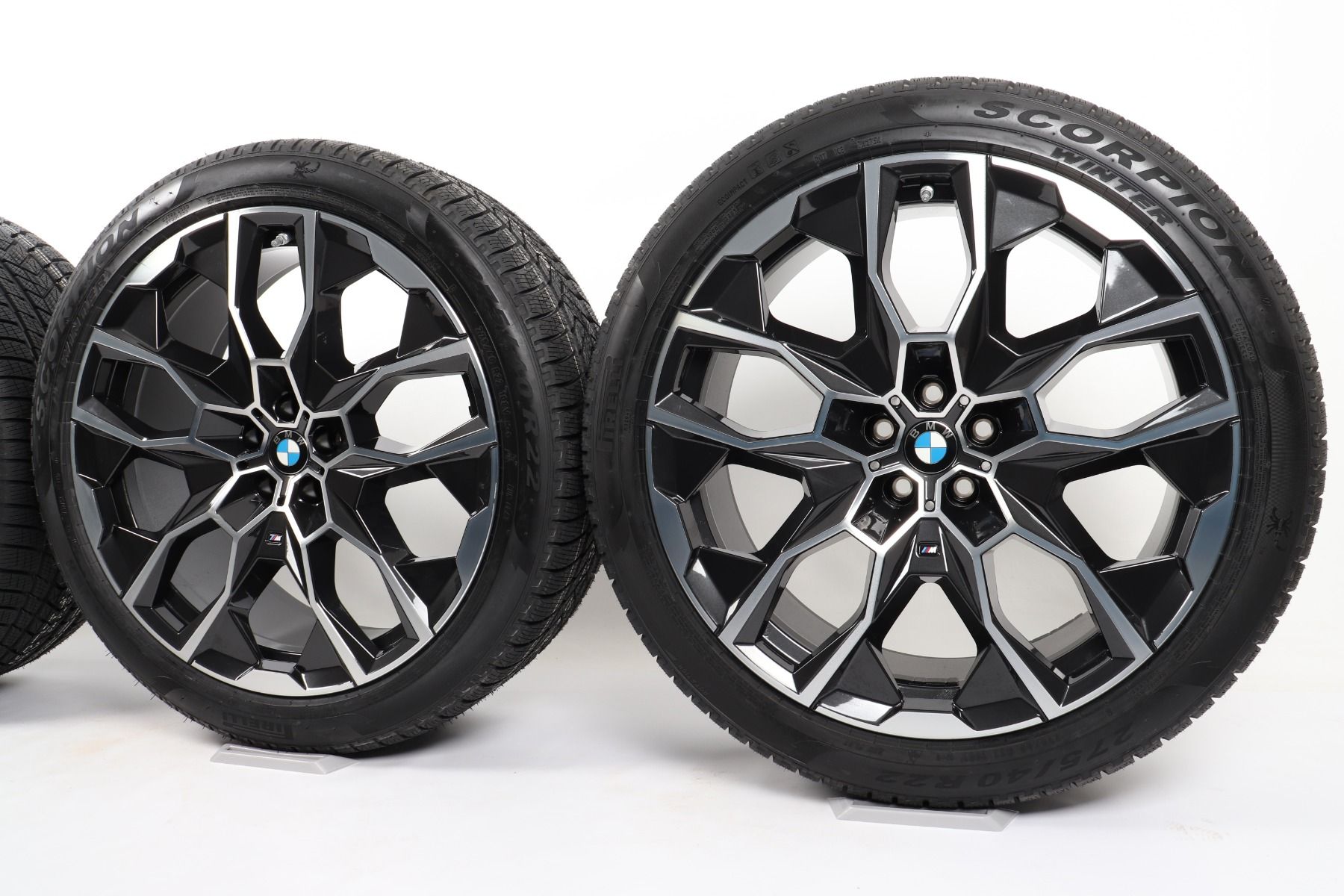 BMW Winterkompletträder X7 G07 22 Zoll Styling 913 M Doppelspeiche Pirelli Scorpion Winter