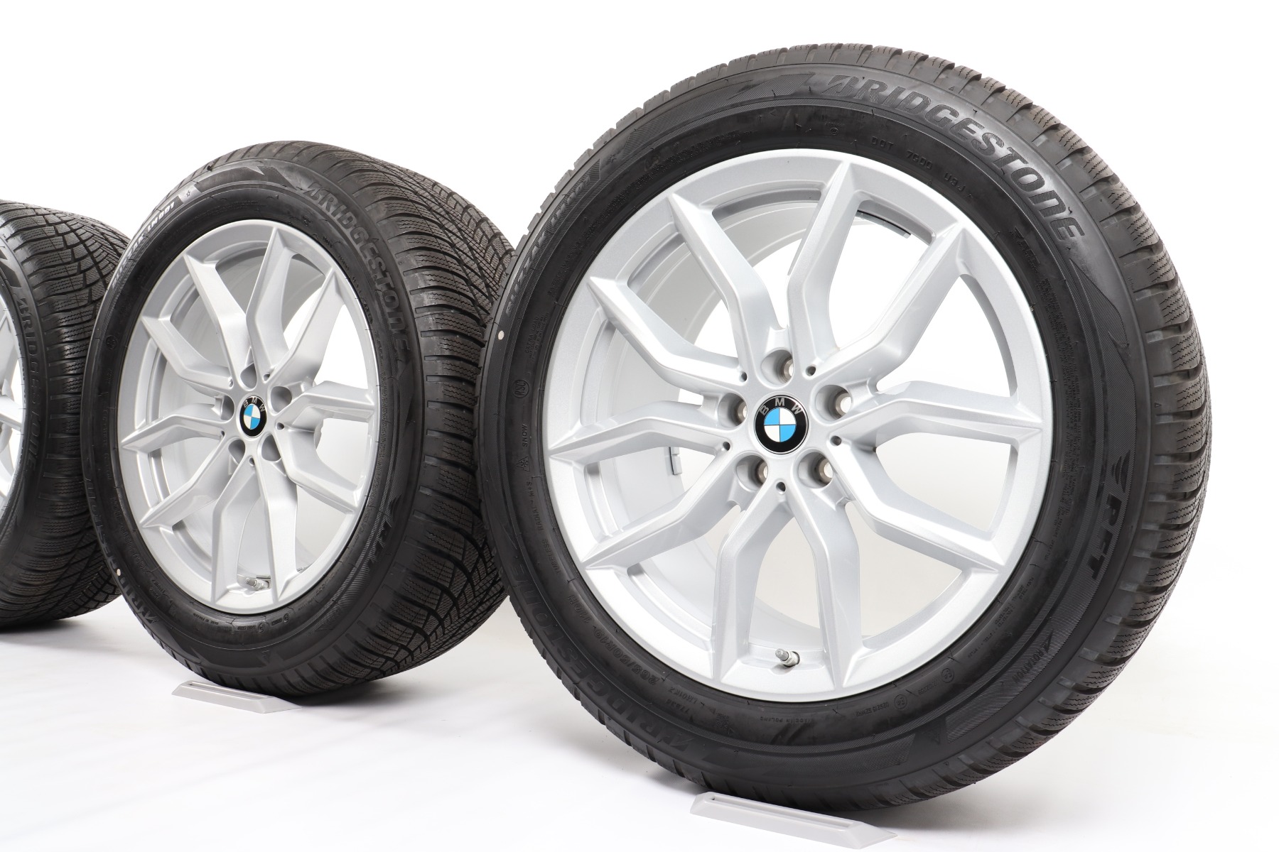 BMW Winterkompletträder X5 G05 X6 G06 19 Zoll Styling 734 V-Speiche Bridgestone Blizzak LM001