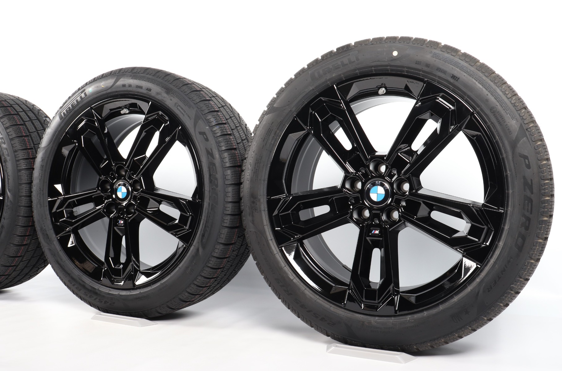 BMW Winterkompletträder X1 U11 iX1 U11 X2 U10 iX2 U10 19 Zoll Styling 871 M Doppelspeiche Pirelli P Zero Winter