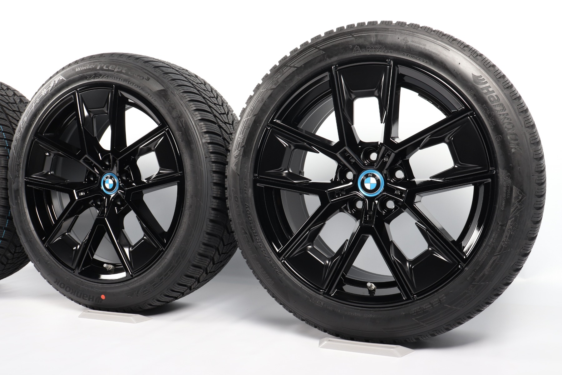 BMW Winterkompletträder 4er G26 i4 G26 18 Zoll Styling 858 M Aerodynamik Goodyear UltraGrip Performance+