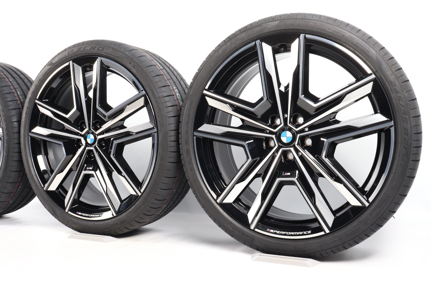 BMW Winterkompletträder X1 U11 iX1 U11 X2 U10 iX2 U10 21 Zoll Styling 877 M Doppelspeiche Hankook Winter i*cept evo3