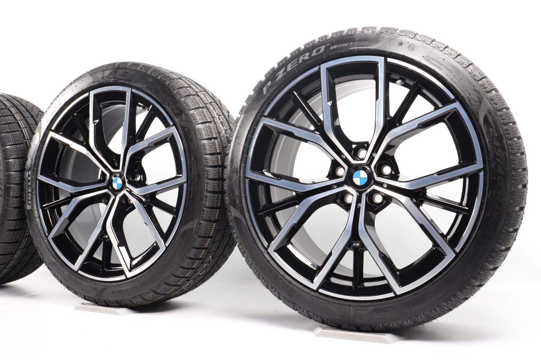 BMW Winterkompletträder 5er G30 G31 19 Zoll Styling 845 M Y-Speiche Pirelli P Zero Winter