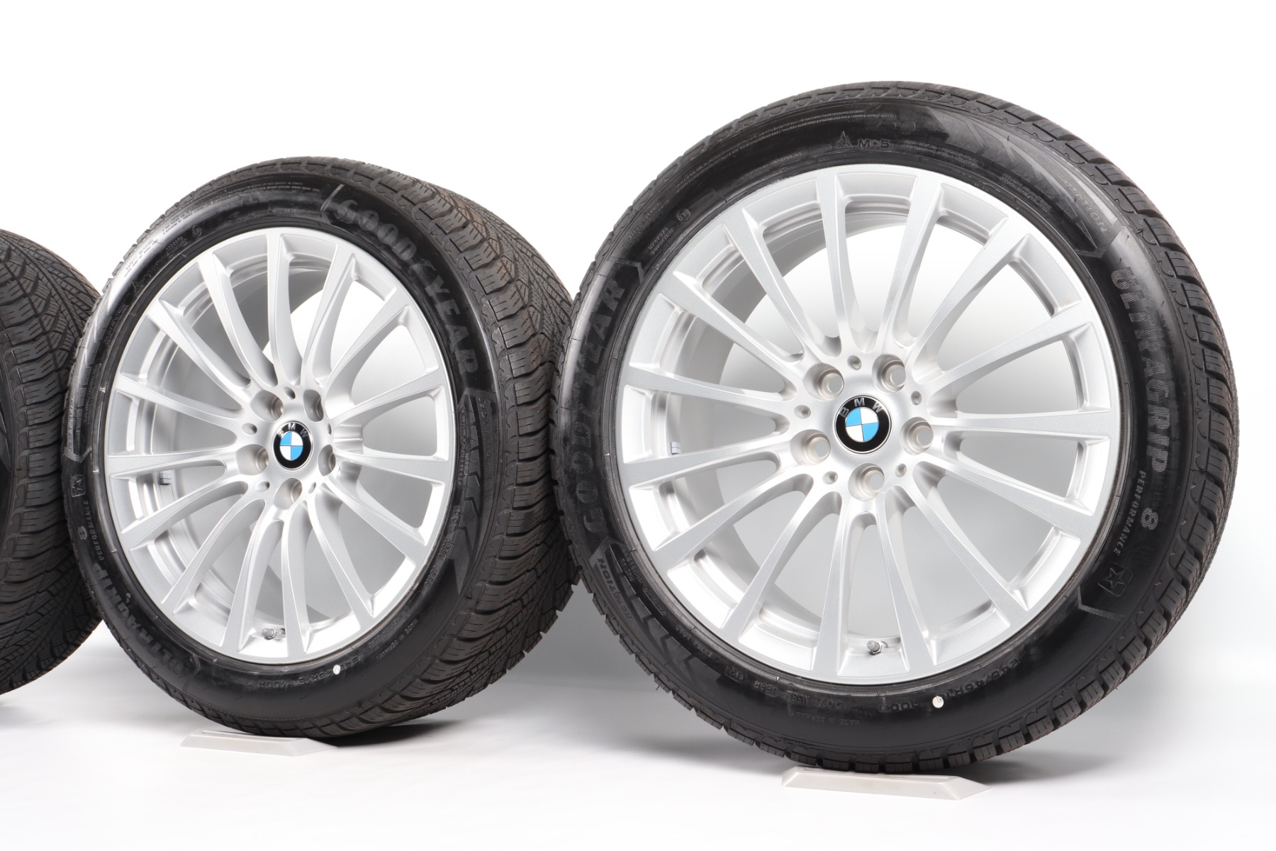 BMW Winterkompletträder 5er G30 G31 18 Zoll Styling 619 Vielspeiche Goodyear UltraGrip 8 Performance