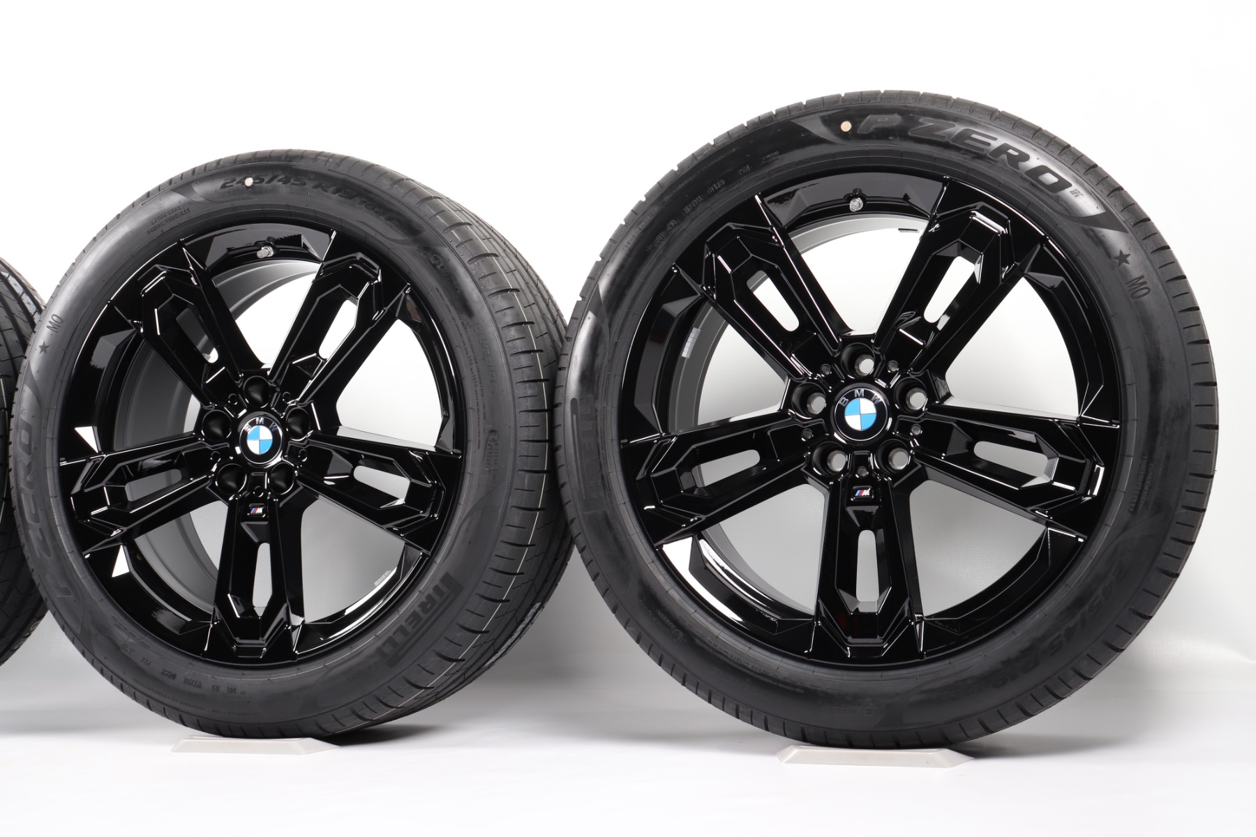 BMW Sommerkompletträder X1 U11 iX1 U11 X2 U10 iX2 U10 19 Zoll Styling 871 M Doppelspeiche Pirelli P Zero