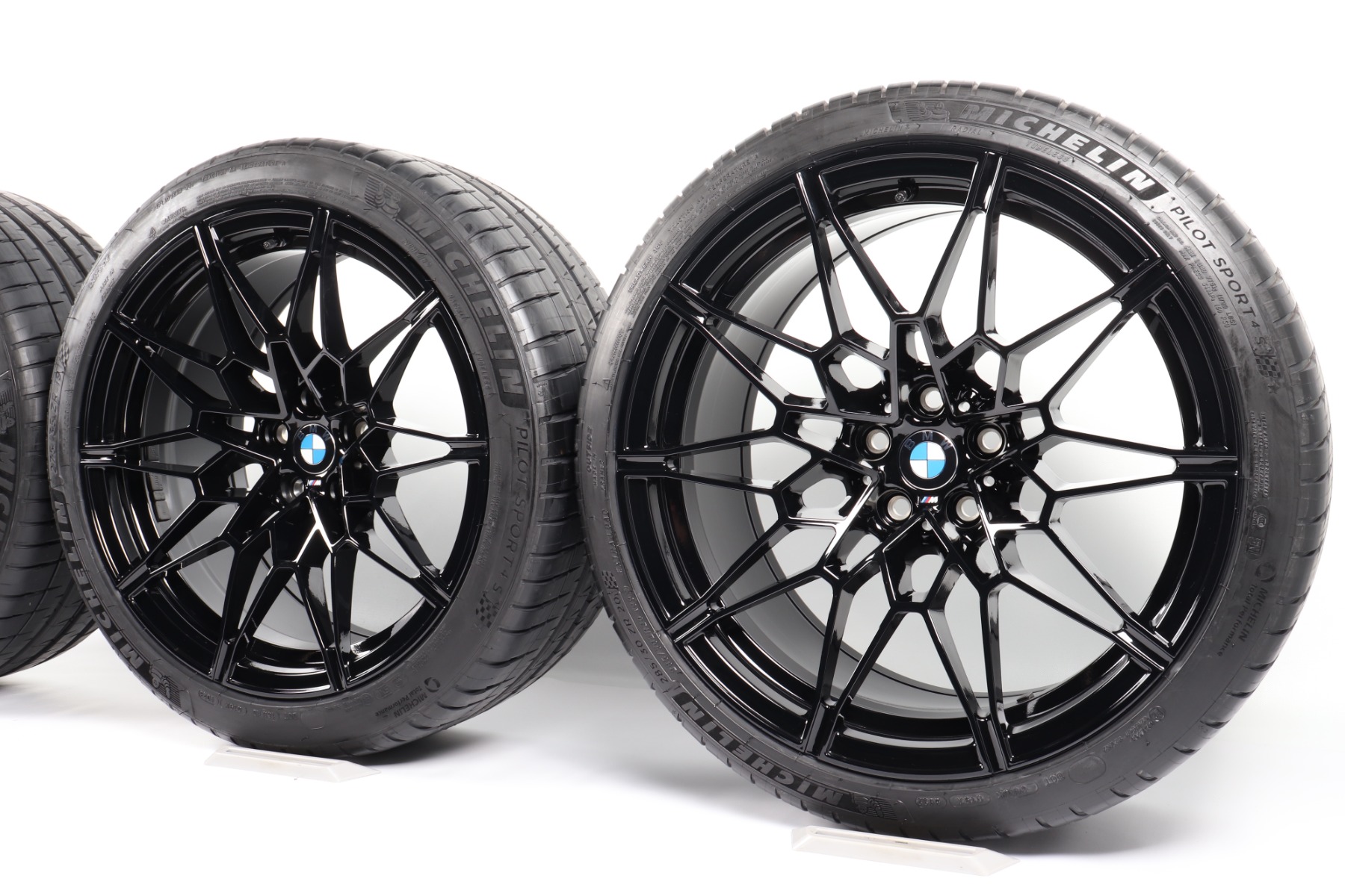 BMW Sommerkompletträder M2 G87 M3 G80 G81 M4 G82 G83 19 Zoll 20 Zoll Styling 826 M Doppelspeiche Michelin Pilot Sport 4S