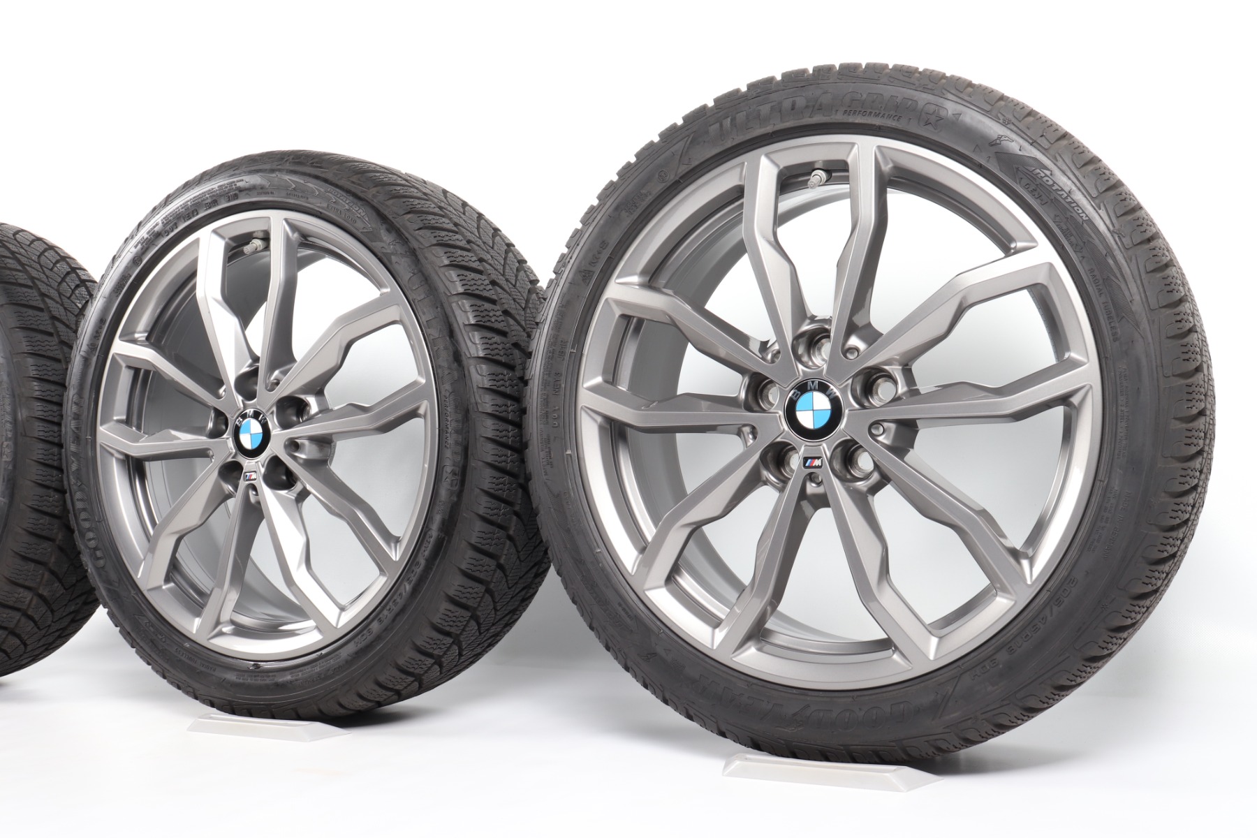 BMW Winterkompletträder 1er F40 2er F44 18 Zoll Styling 711 Y-Speiche Goodyear UltraGrip Performance