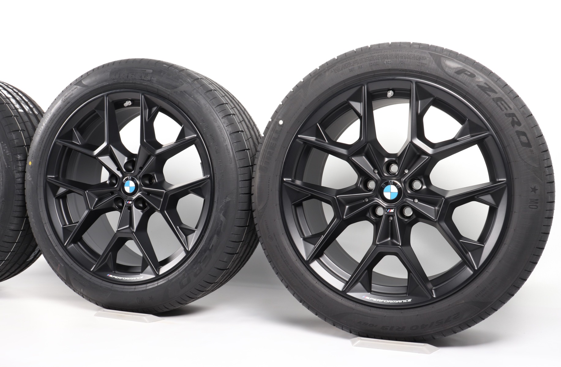 BMW Sommerkompletträder 5er G60 G61 i5 G60 G61 19 Zoll Styling 942 M Y-Speiche Pirelli P Zero