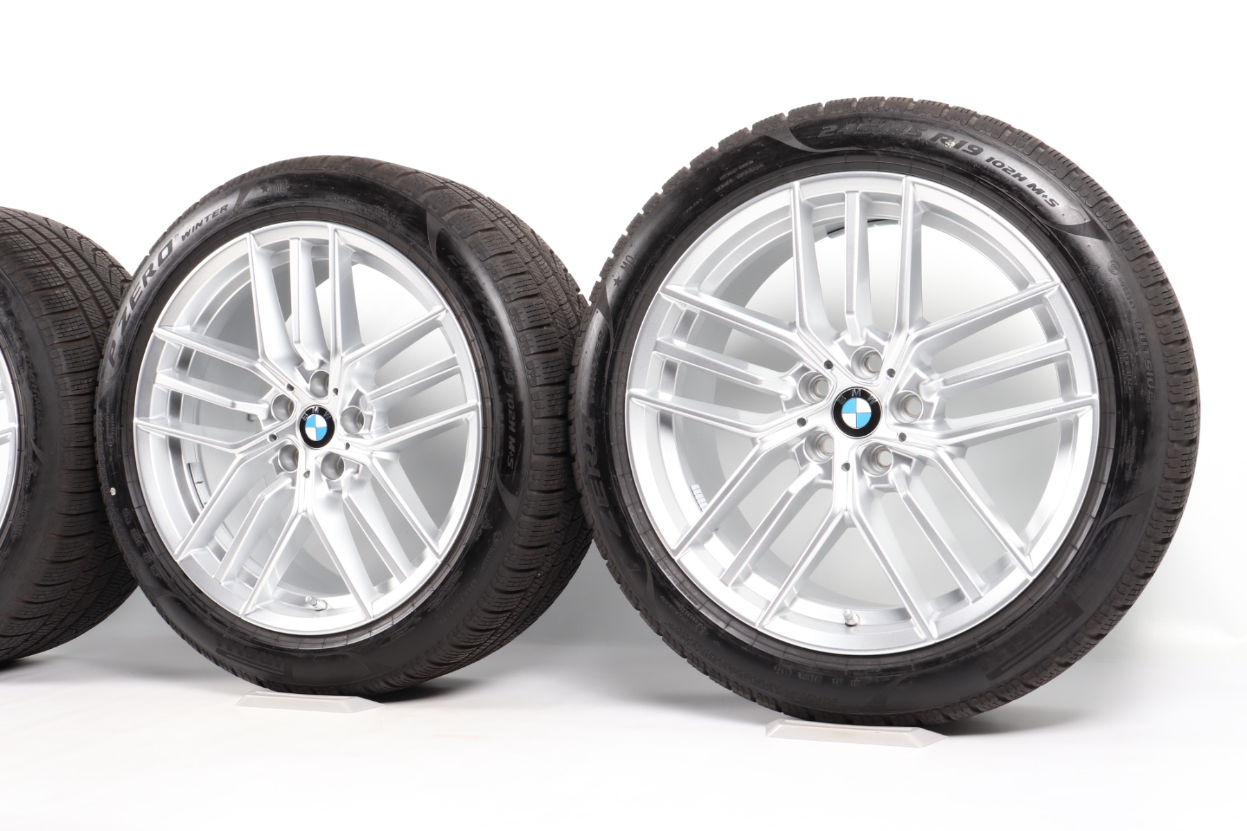 BMW Winterkompletträder 5er G60 G61 i5 G60 19 Zoll Styling 933 Dreifachspeiche Pirelli P Zero Winter