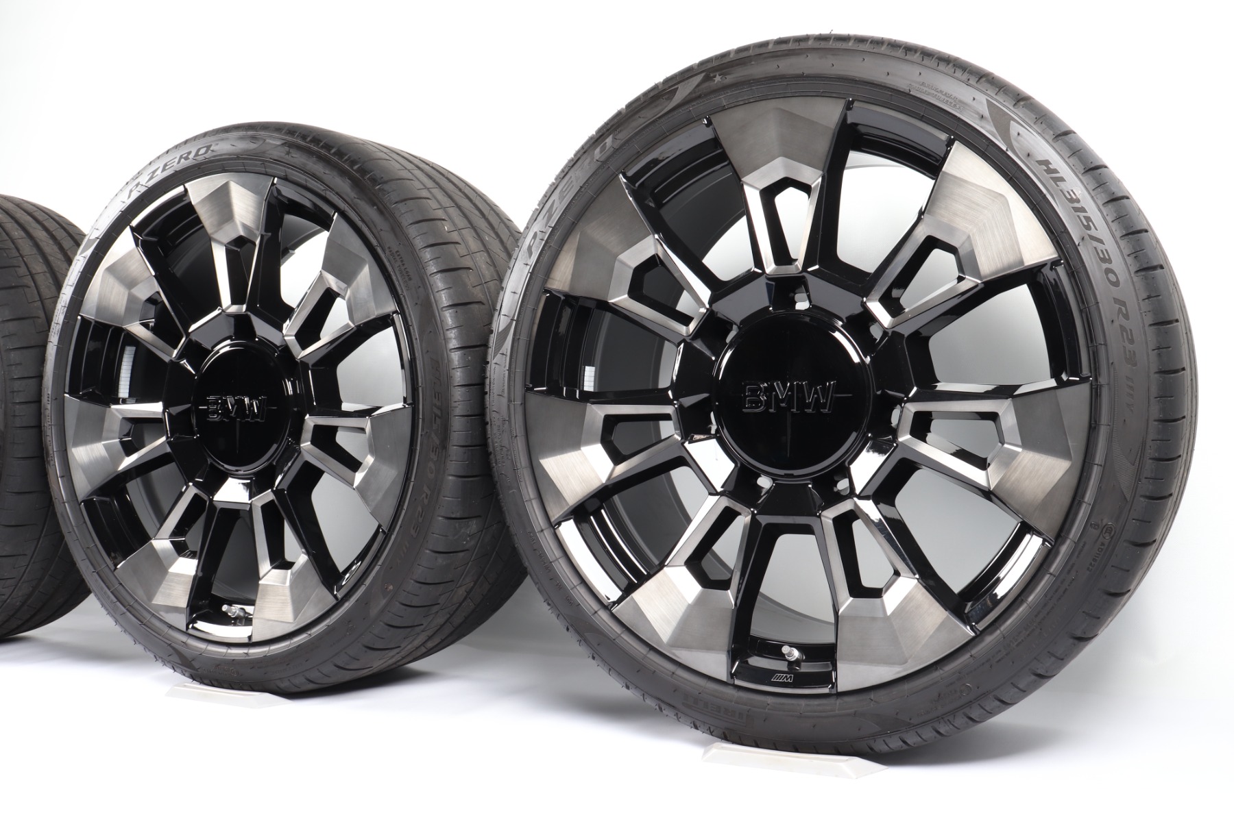BMW Sommerkompletträder XM G09 23 Zoll Styling 923 M Sternspeiche Pirelli P Zero