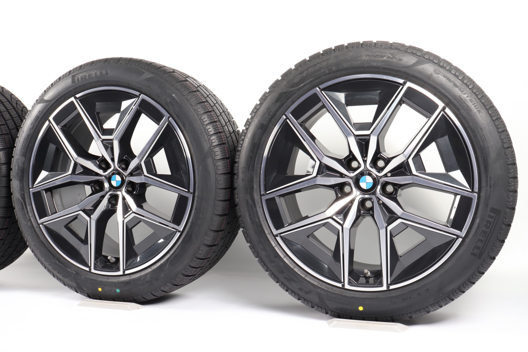 BMW Winterkompletträder 5er G60 G61 i5 G60 19 Zoll Styling 936 M Aerodynamik Pirelli P Zero Winter
