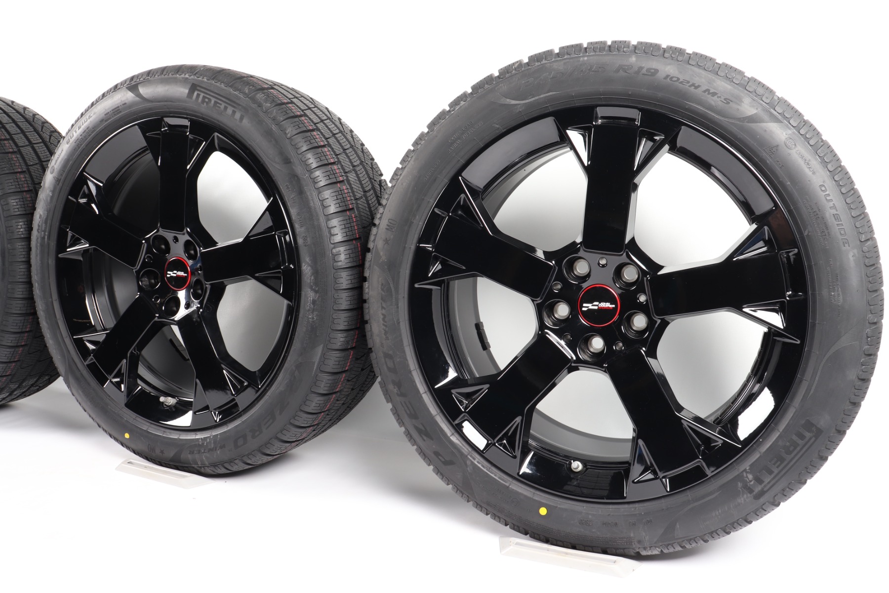 MINI Winterkompletträder U25 Countryman 19 Zoll Styling JCW Runway Spoke 948 Goodyear Ultragrip Performance 3