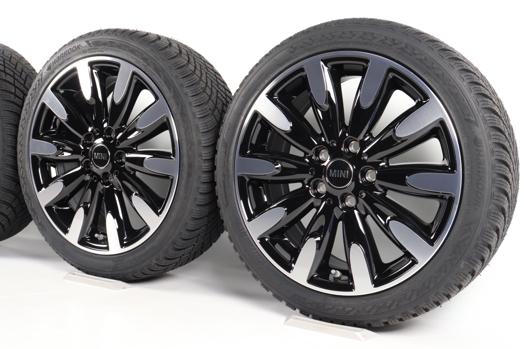 MINI Winterkompletträder F56 F55 F57 17 Zoll Styling Roulette Spoke 502 Hankook Winter i*cept RS3