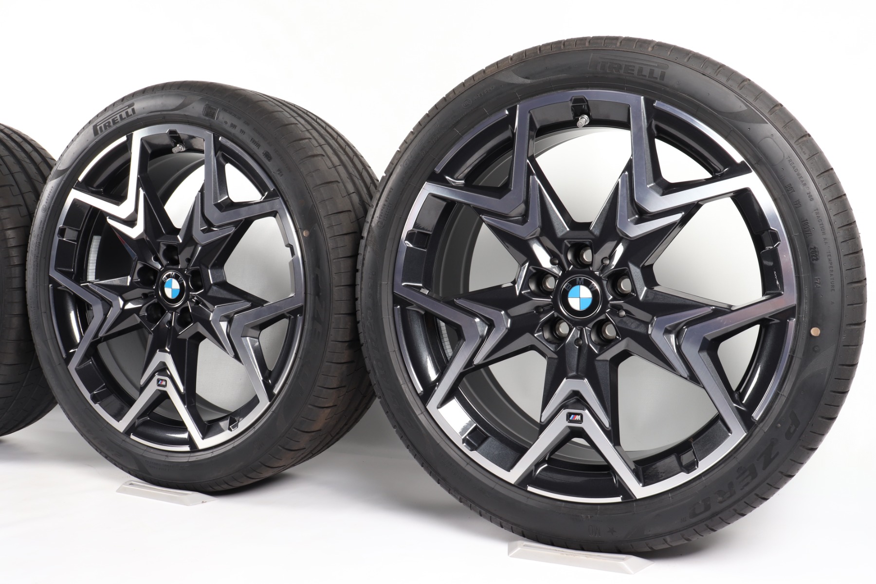 BMW Sommerkompletträder X1 U11 iX1 U11 X2 U10 iX2 U10 20 Zoll Styling 873 M V-Speiche Pirelli P Zero