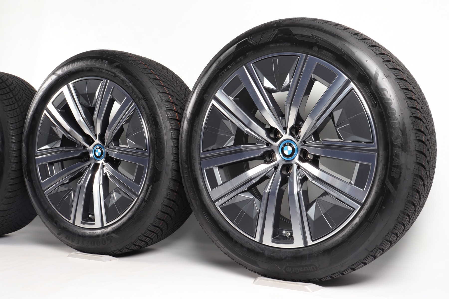 BMW Winterkompletträder 7er G70 i7 G70 19 Zoll Styling 904 Aerodynamik Goodyear UltraGrip Performance 3
