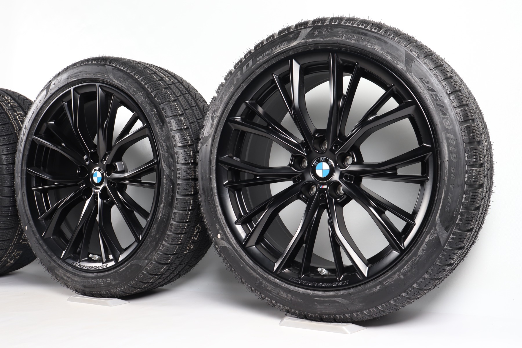 BMW Winterkompletträder 5er G30 G31 8er G14 G15 G16 19 Zoll Styling 786 M Doppelspeiche Pirelli P Zero Winter