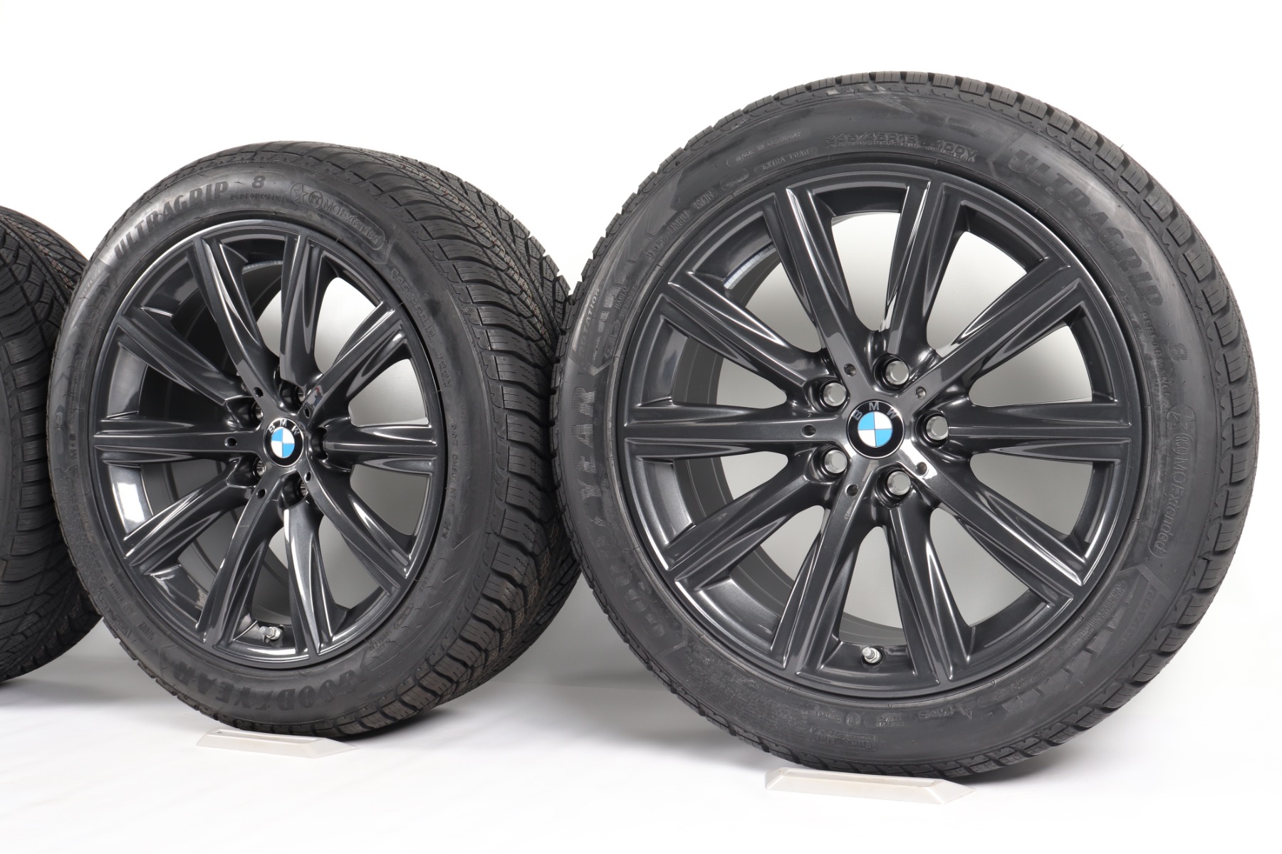 BMW Winterkompletträder 5er G30 G31 18 Zoll Styling 684 V-Speiche Dunlop Winter