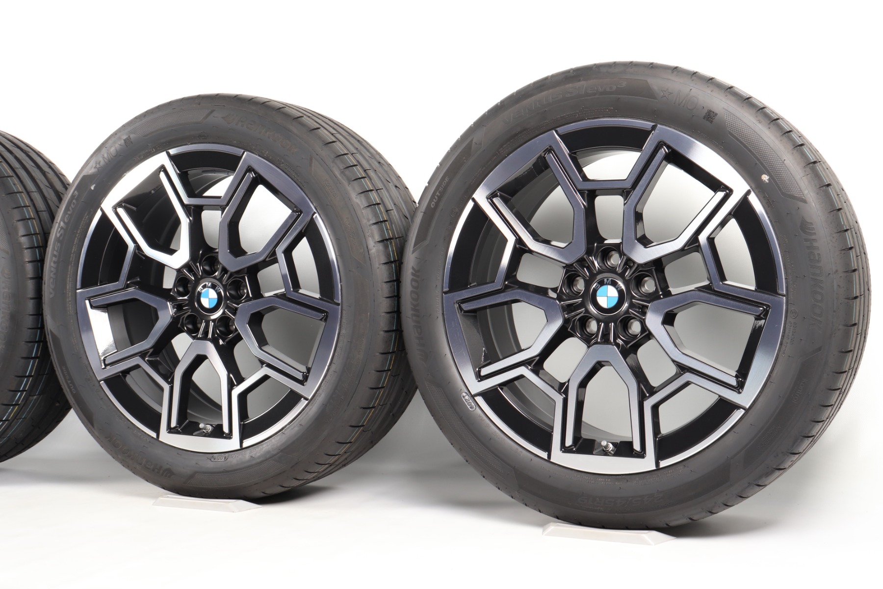 BMW Sommerkompletträder X1 U11 iX1 U11 X2 U10 iX2 U10 19 Zoll Styling 867 V-Speiche Continental EcoContact 6Q