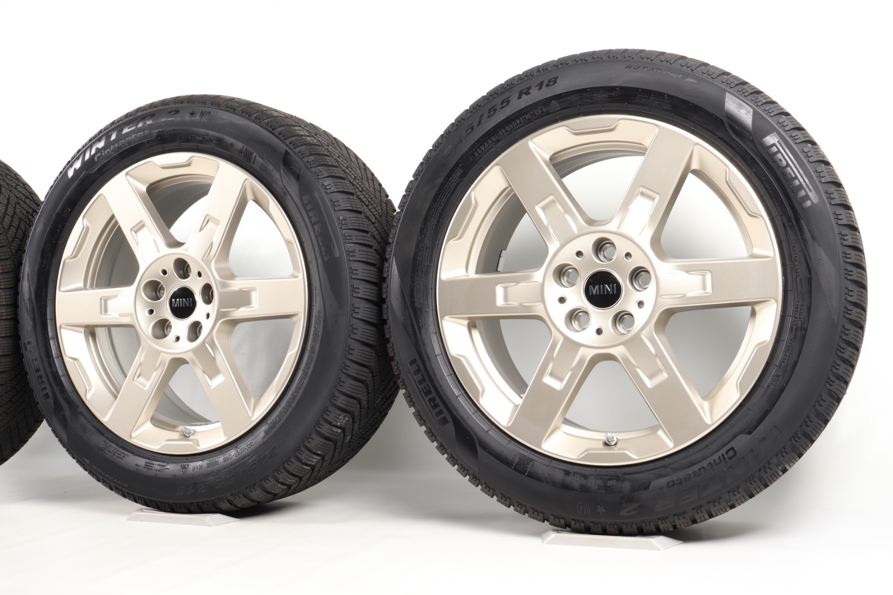 MINI Winterkompletträder U25 Countryman 18 Zoll Styling Asteroid Spoke 944 Pirelli Cinturato Winter 2