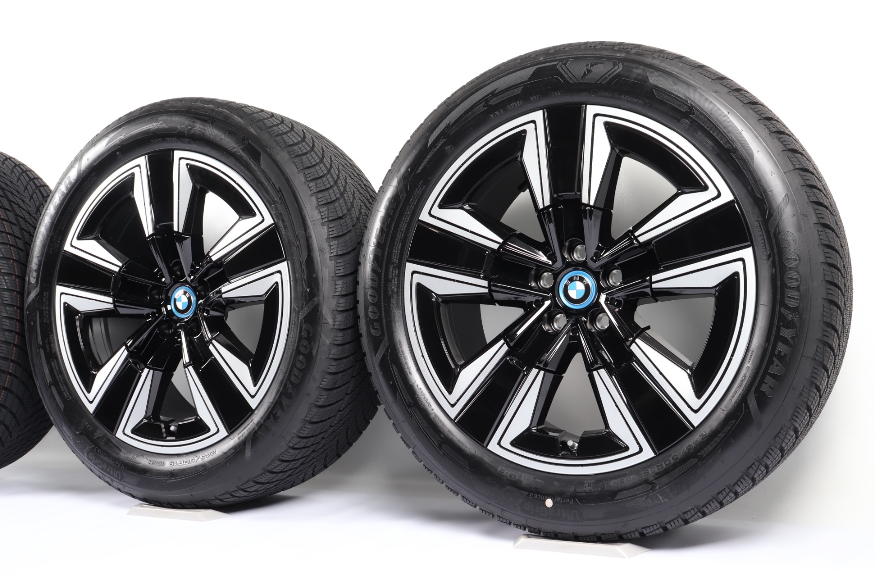 BMW Winterkompletträder iX3 G08 19 Zoll Styling 842 Aerodynamik Goodyear Ultra Grip Performance 3