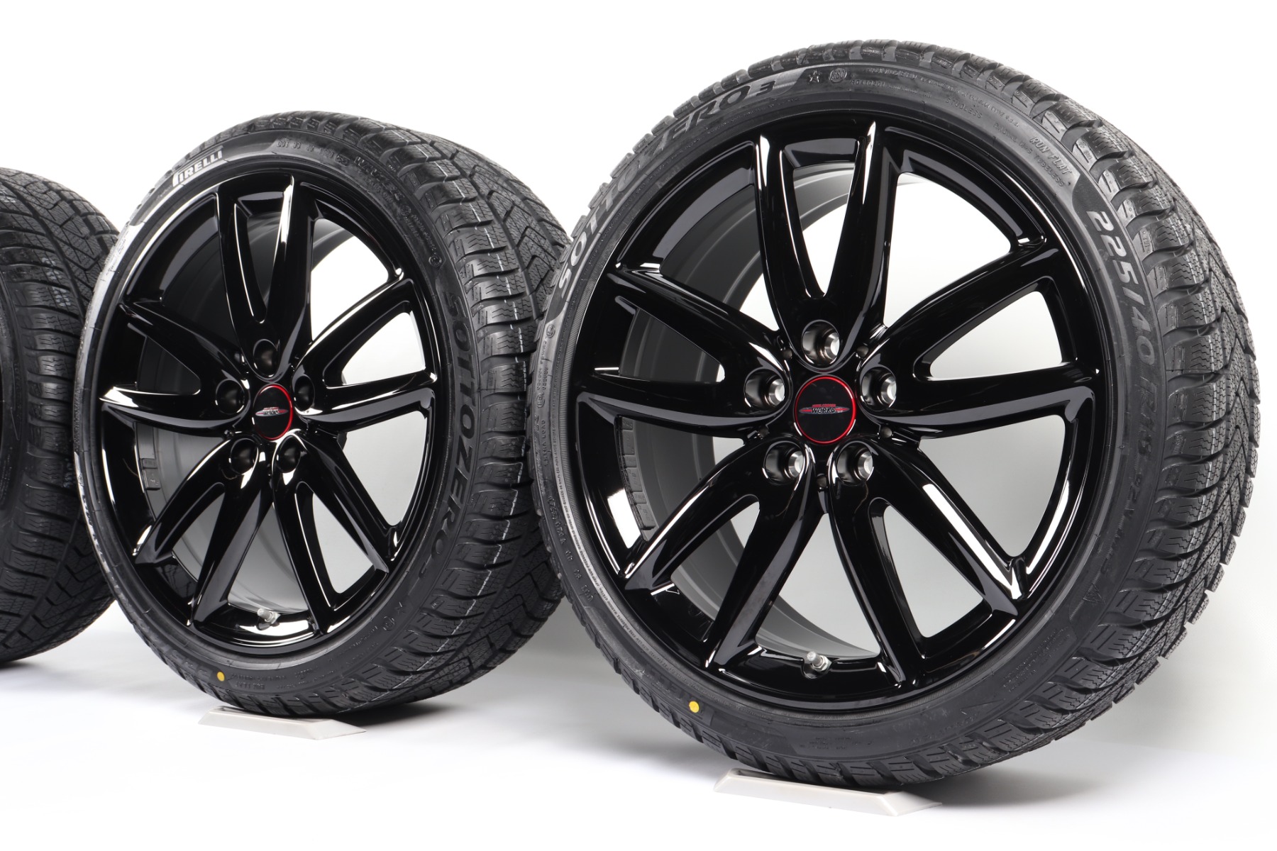 MINI Winterkompletträder F54 Clubman 18 Zoll Styling JCW Grip Spoke 815 Pirelli Winter Sottozero 3
