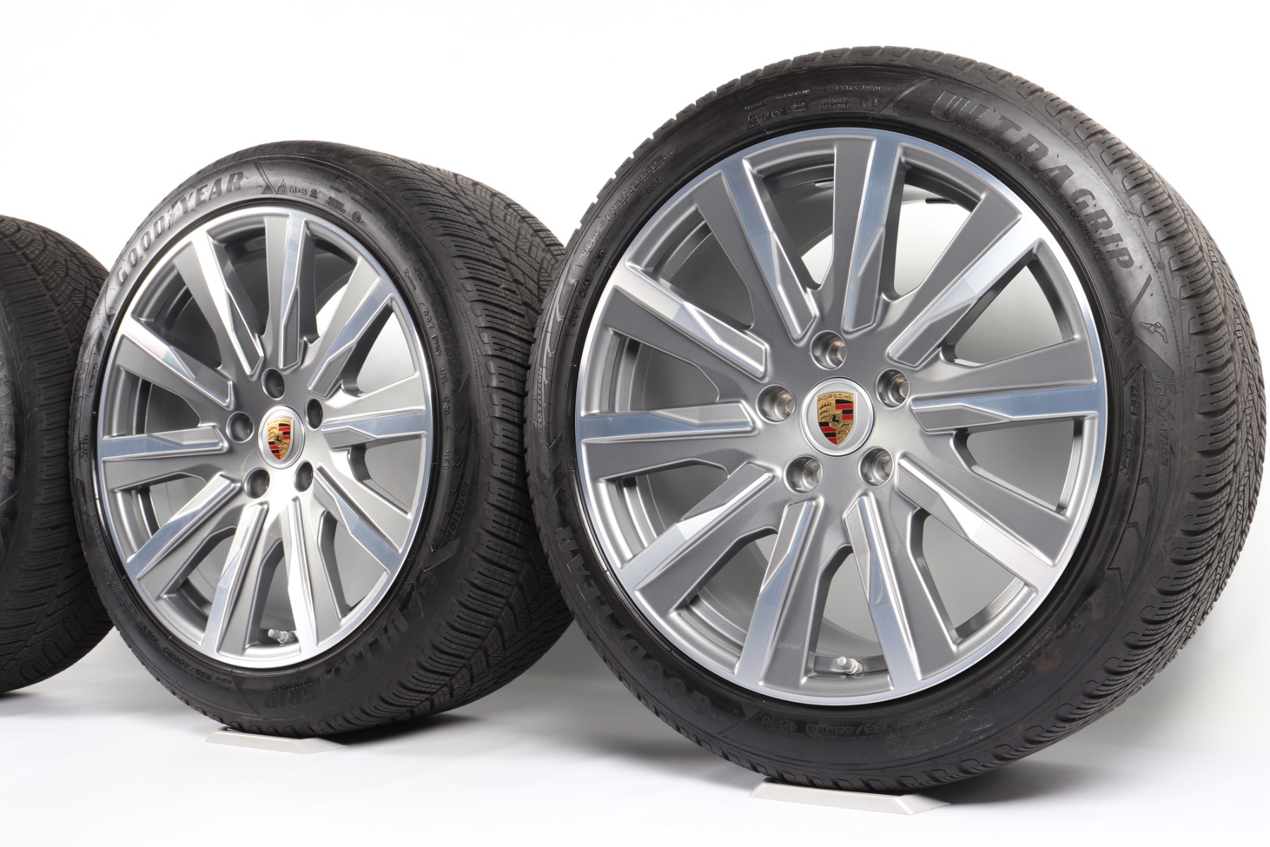 Porsche Winterkompletträder Taycan J1 + J1 II 20 Zoll "Tequipment Design" Goodyear UltraGrip Performance Gen-1