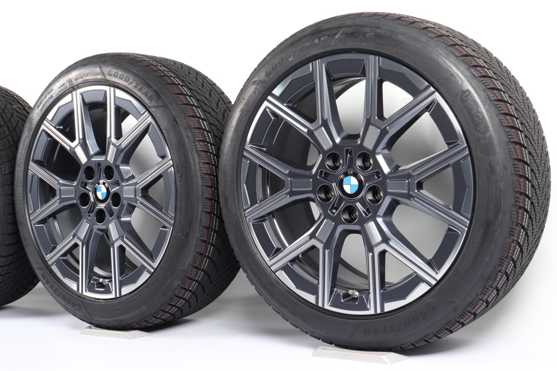 BMW Winterkompletträder 2er F74 1er F70 18 Zoll Styling 974 Y-Speiche Goodyear UltraGrip Performance 3