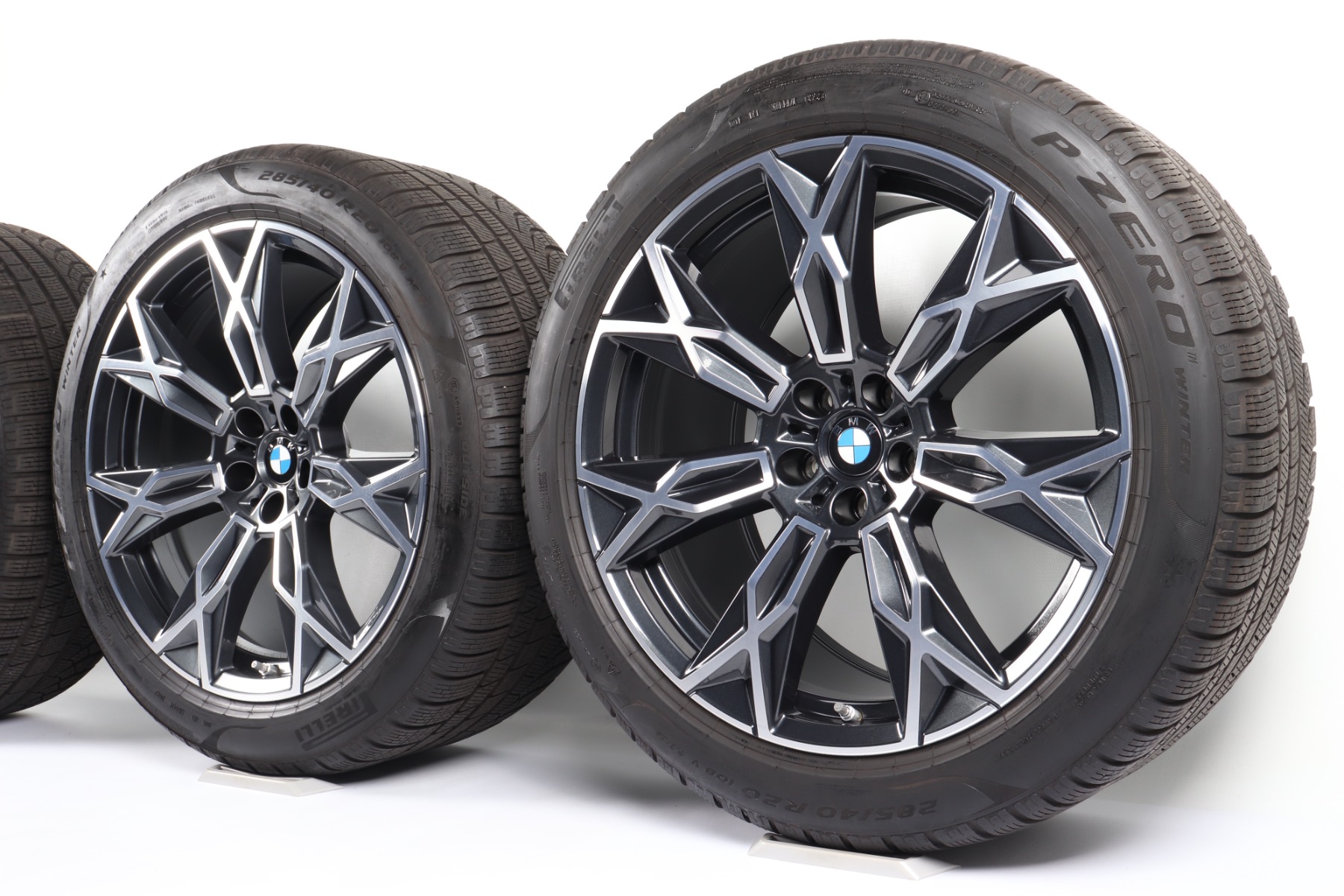 BMW Winterkompletträder 7er G70 i7 G70 X3 G45 20 Zoll Styling 905 V-Speiche Pirelli P Zero Winter