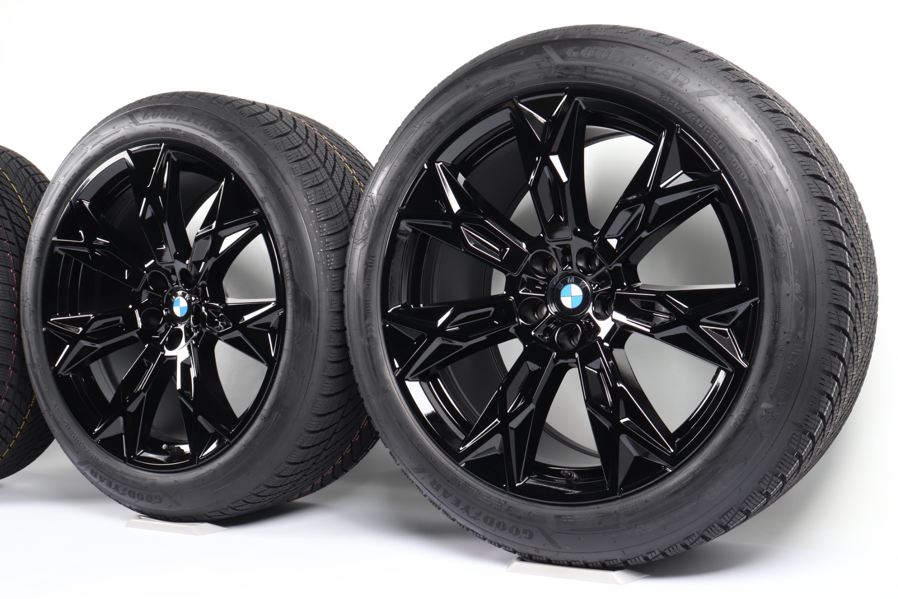 BMW Sommerkompletträder 7er G70 i7 G70 X3 G45 20 Zoll Styling 905 V-Speiche Pirelli P Zero