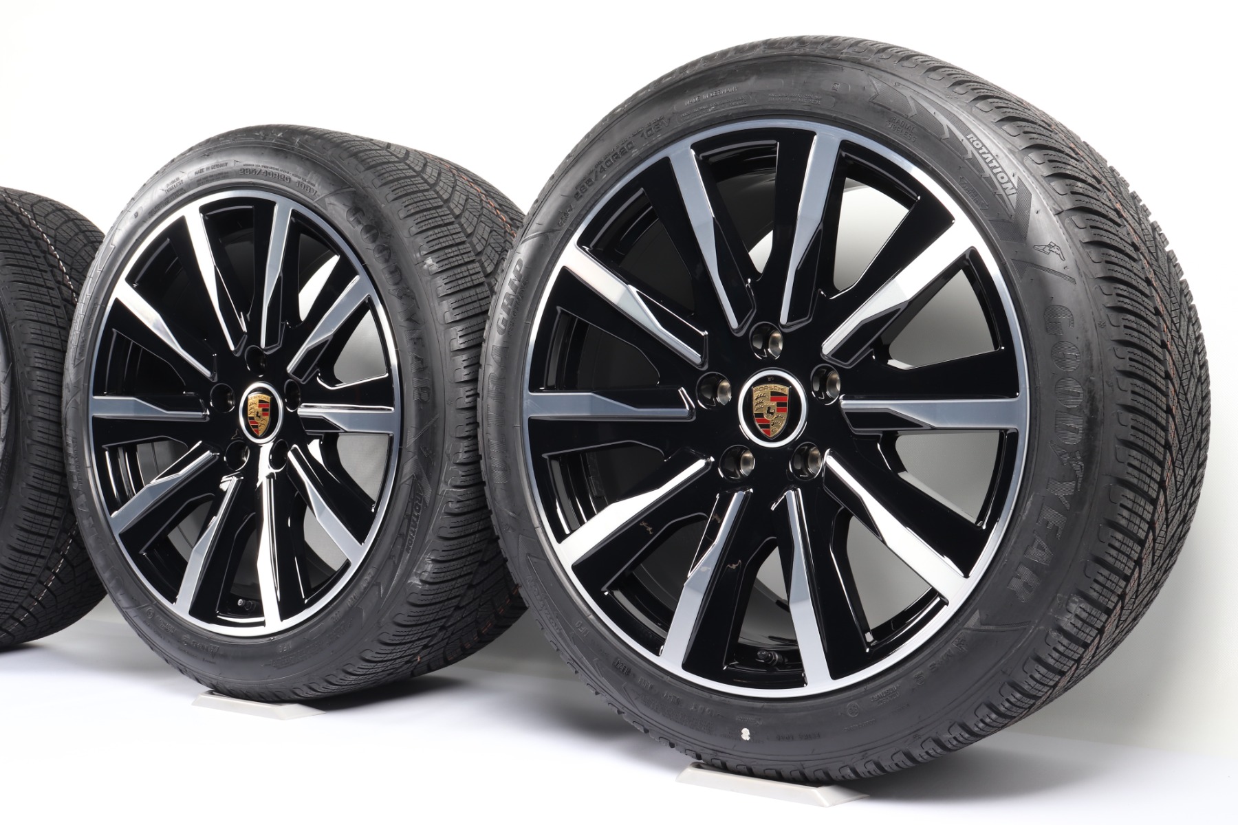 Porsche Winterkompletträder Taycan J1 + J1 II 20 Zoll "Tequipment Design" Goodyear UltraGrip Performance GEN-1