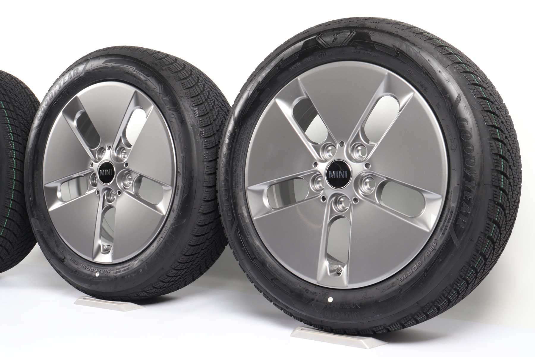 MINI Winterkompletträder F65 F66 F67 16 Zoll Styling Pin Spoke 961 Goodyear Ultra Grip Performance 3