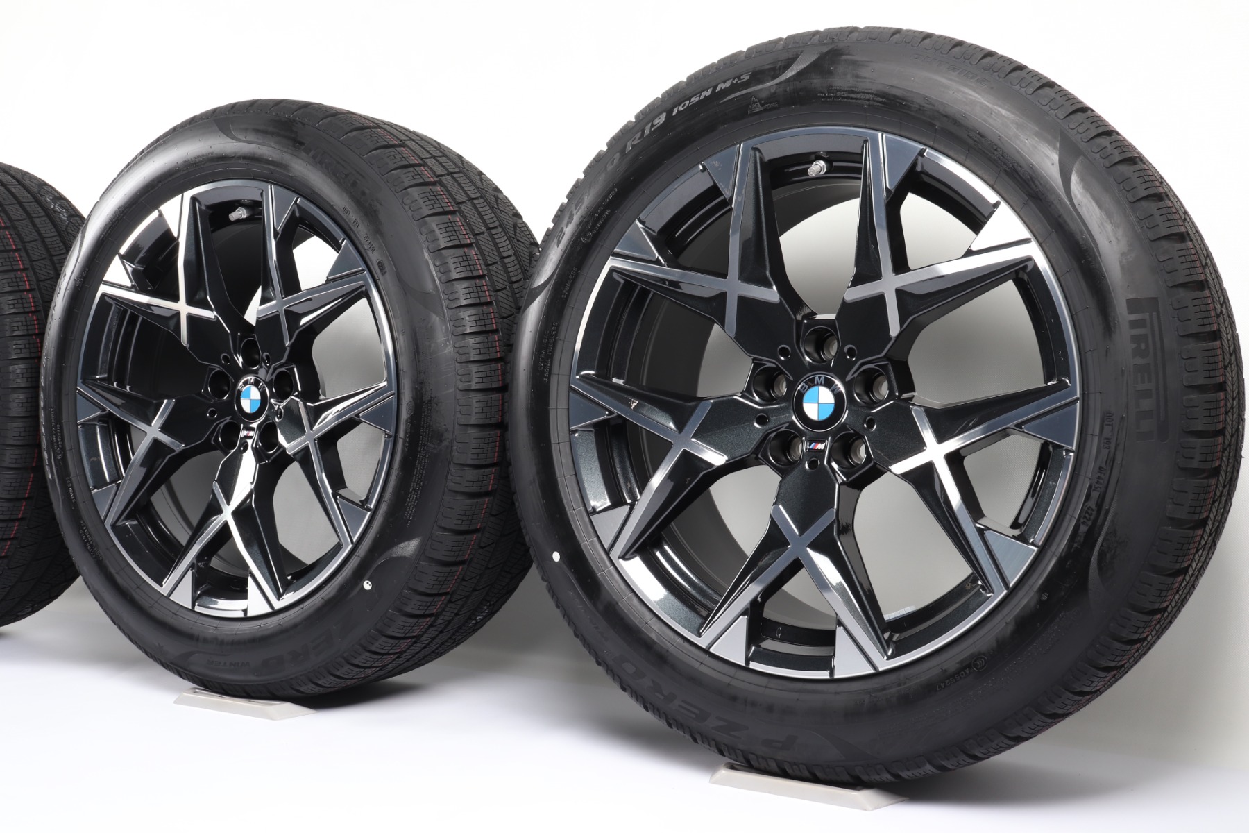 BMW Winterkompletträder 7er G70 i7 G70 X3 G45 19 Zoll Styling 1035 M Y-Speiche Pirelli P Zero Winter